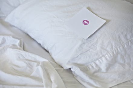 1) Write notes Note on bed