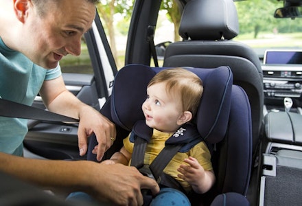 joie stages The Stages seat is a brilliant travel companion from birth to 25kg (approximately seven years) that can be used as a rearward-facing infant seat up to 18kg but also gives you the choice to have your child forward-facing from 9kg onwards. From 18kg up to
