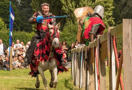 jousting hever