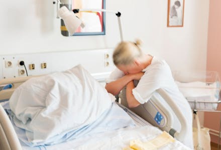1) Try different positions reduce labour pain