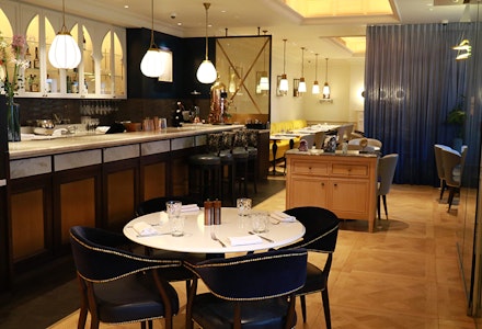 queens gate review bar