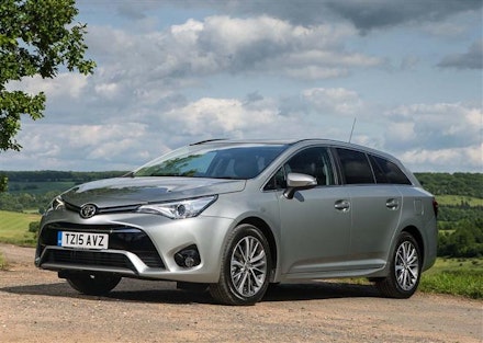 toyota 2015 avensis tour
