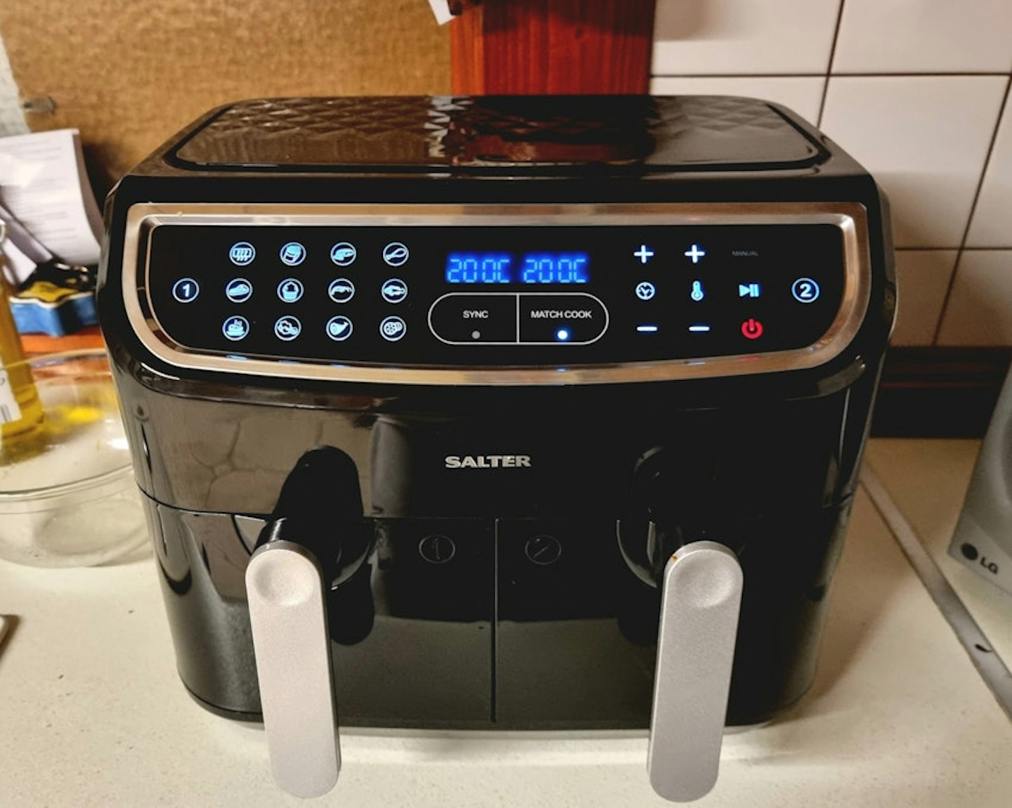 Salter_Dual_Air_Fryer_on_counter