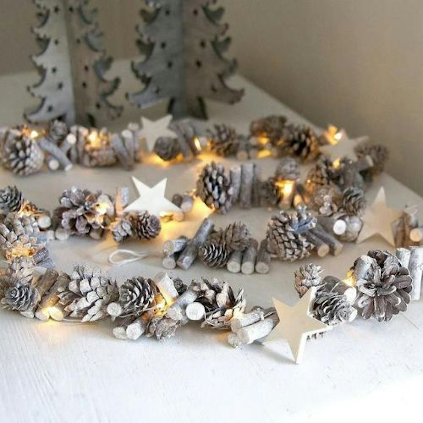 Long Pinecones And Stars LED Light Garland