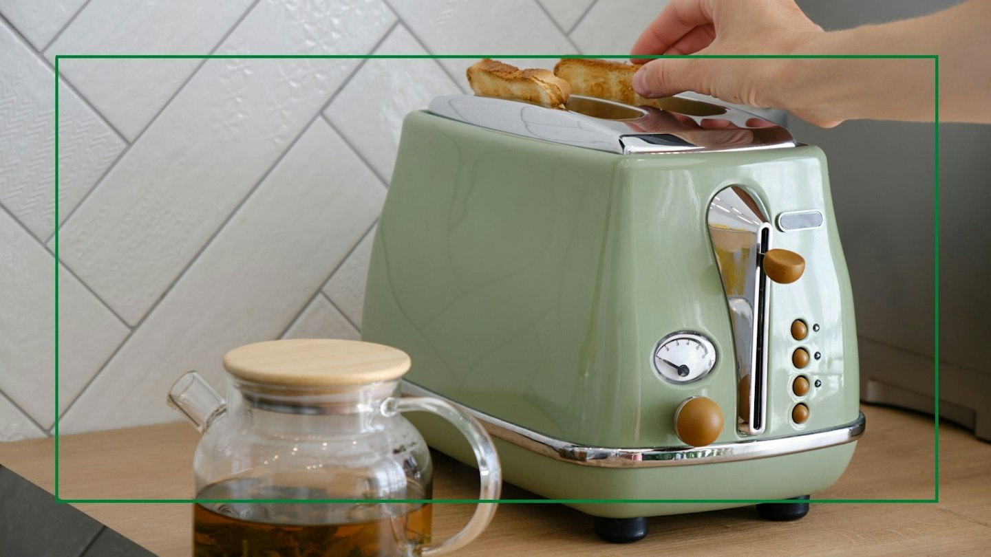 Using Toaster Best Toaster With Features Worth Having 2024
