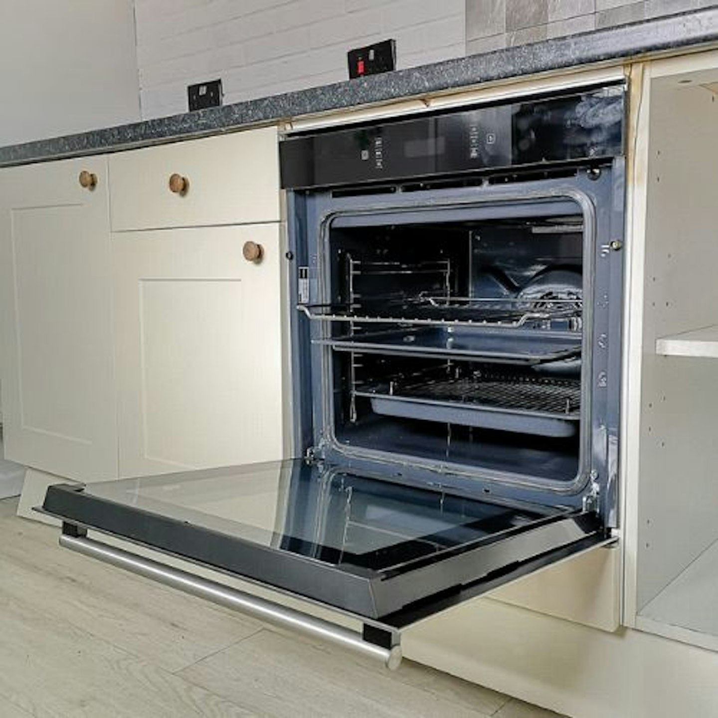 Hotpoint Class 6 SI6 874 SH IX Single Built-In Oven tested