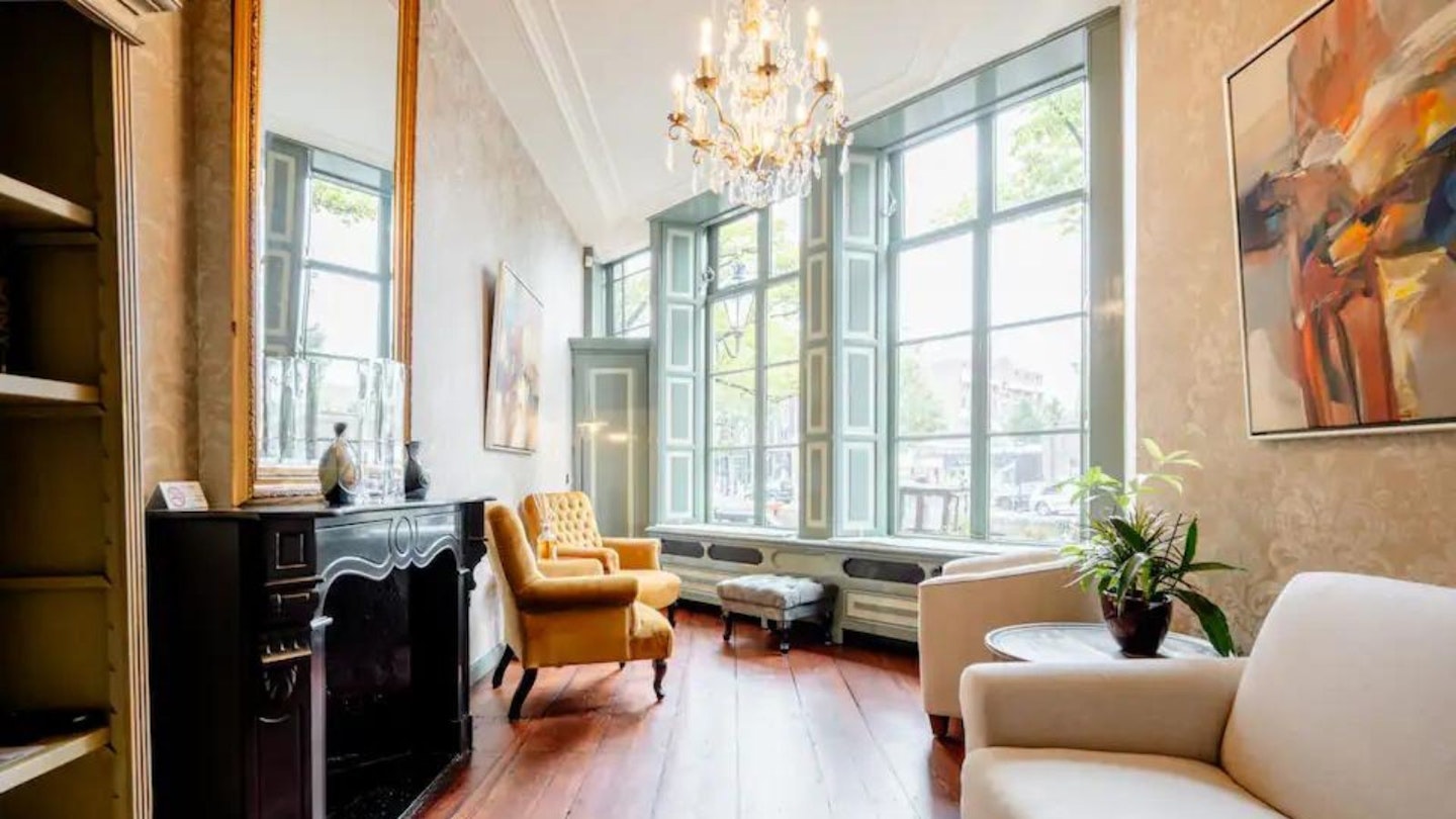 Historic canal house in the middle of De Jordaan