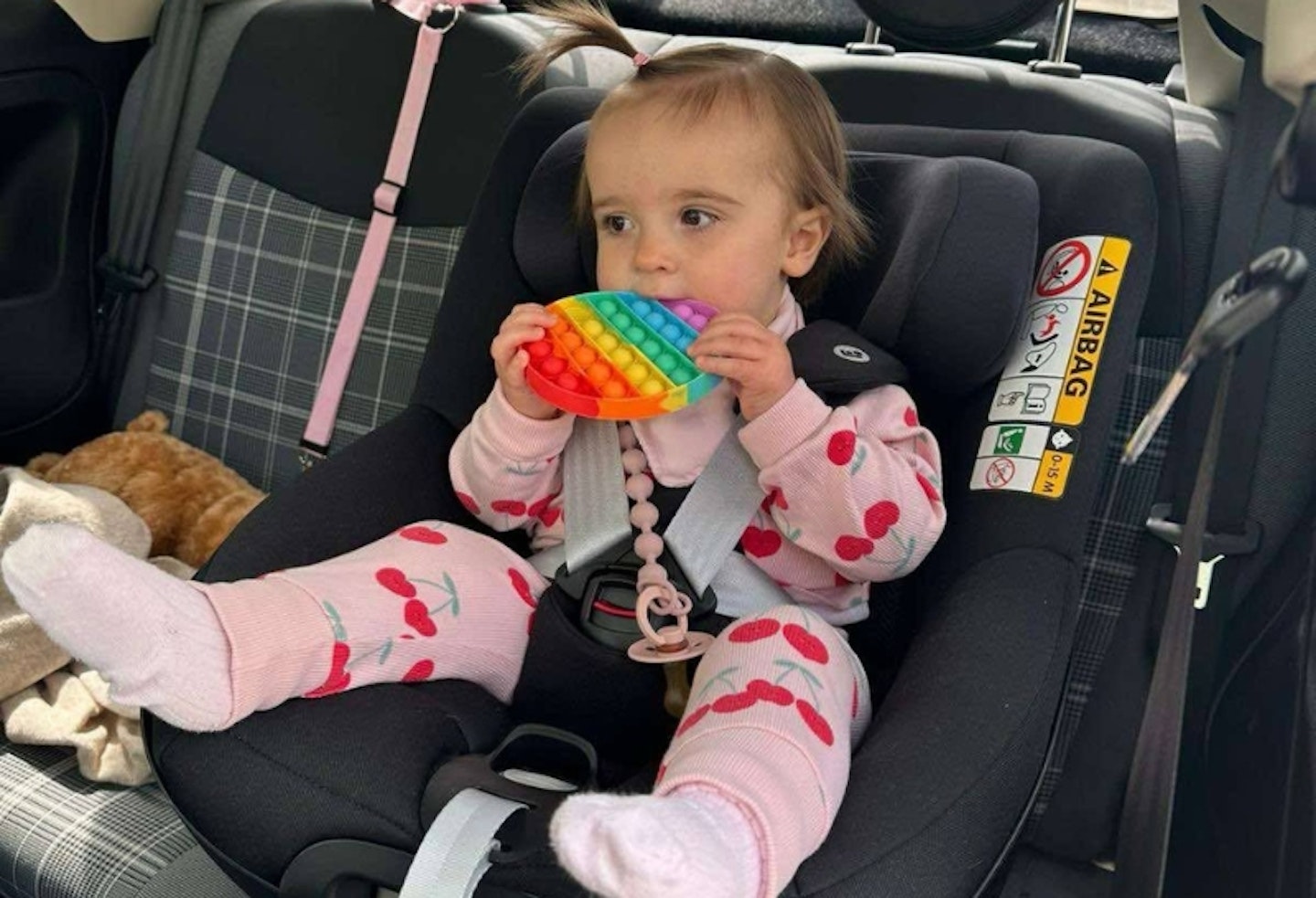 young girl, forward facing in the Maxi-Cosi Pearl 360 with FamilyFix 360 Base