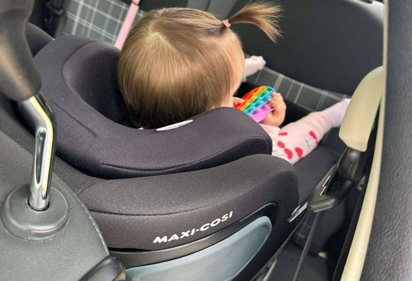 young girl, rear facing in the Maxi-Cosi Pearl 360 with FamilyFix 360 Base