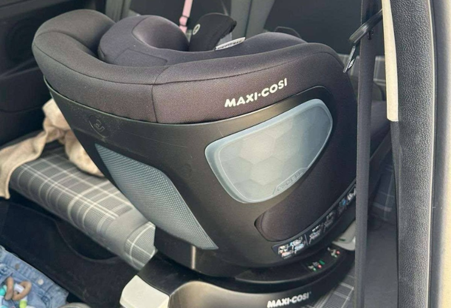 rear facing in the Maxi-Cosi Pearl 360 with FamilyFix 360 Base