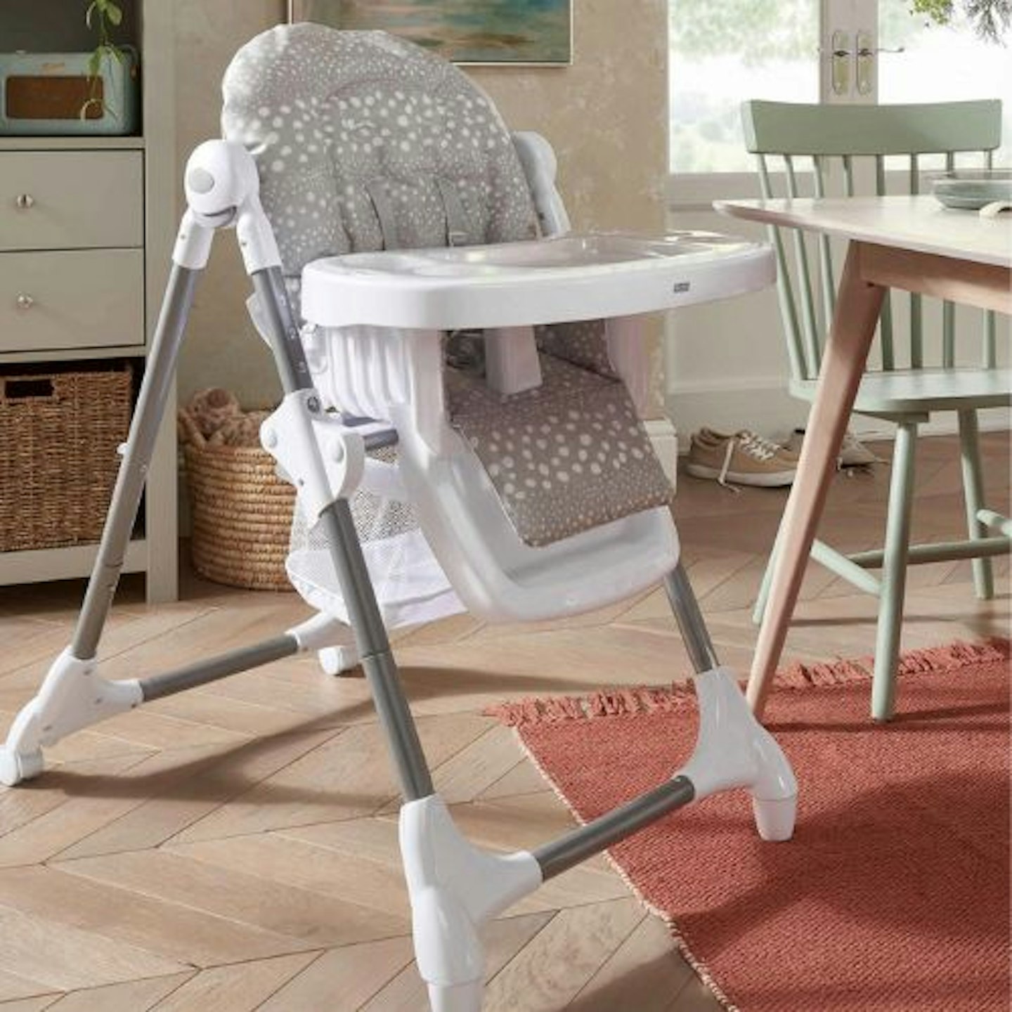 Snax Adjustable Highchair with Removable Tray Insert