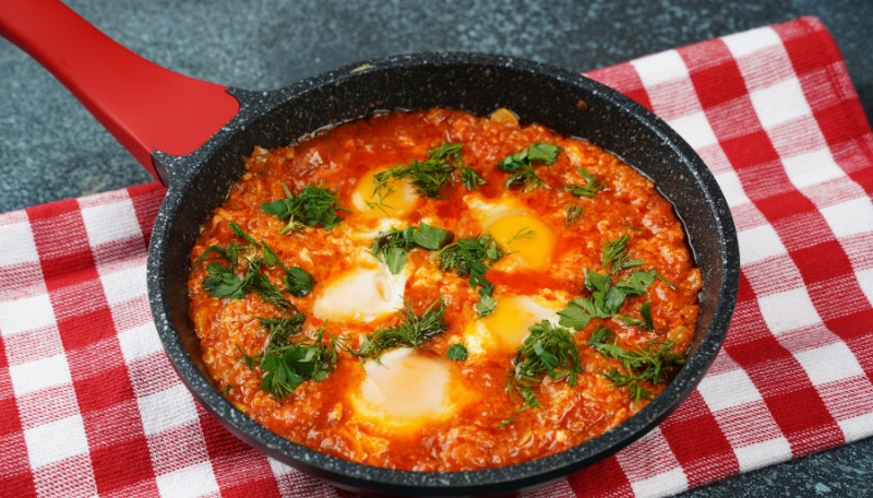 baked eggs with tomato and chill healthy breakfast ideas for pregnancy