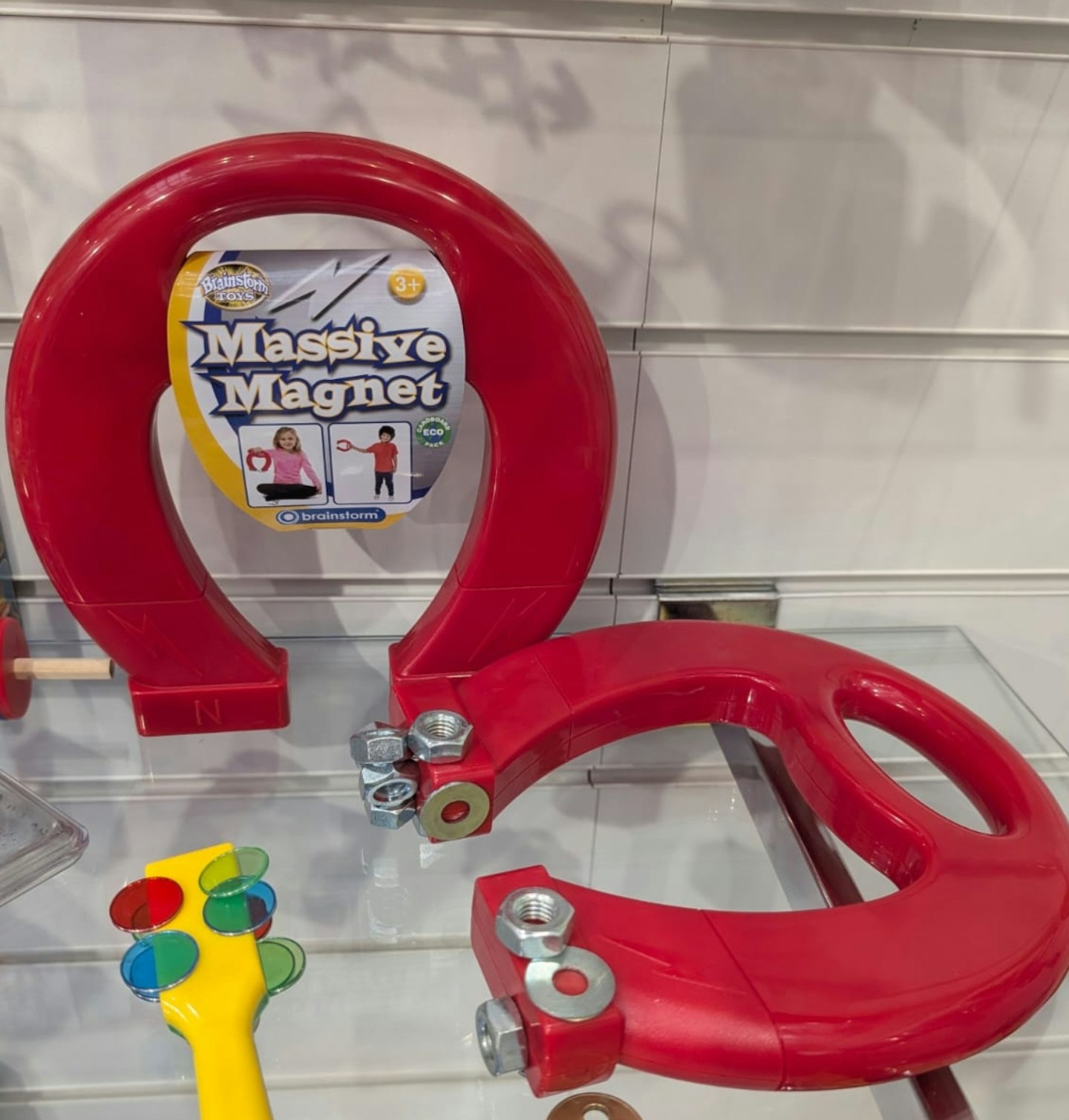 Brainstorm Toys Massive 19cm Horseshoe Magnet is a fantastic and engaging toy for five year olds.