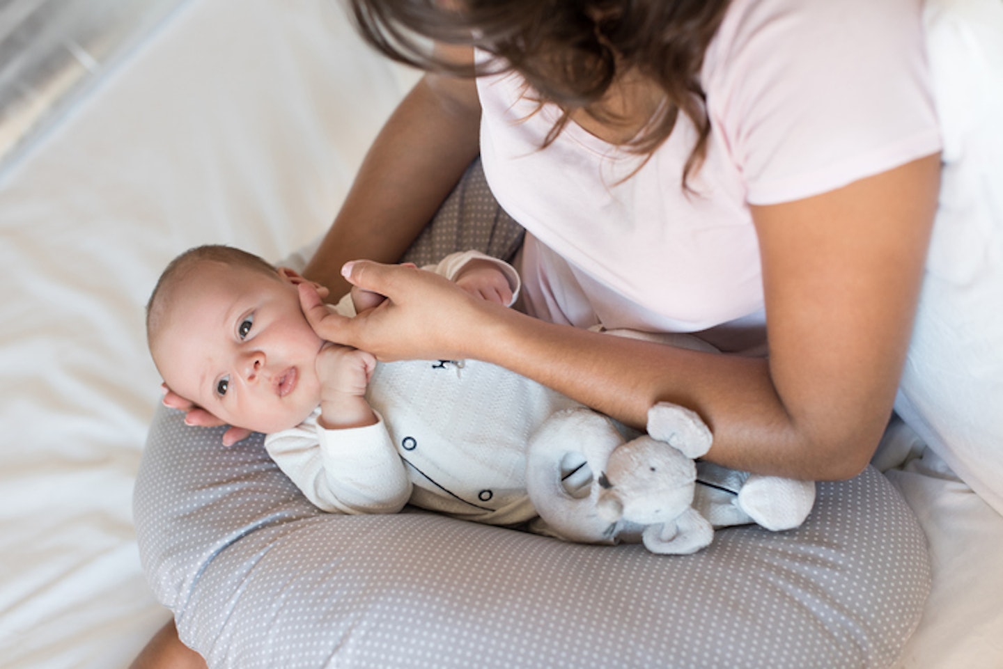 https://images.bauerhosting.com/affiliates/sites/12/2022/11/Mother-with-baby-on-nursing-pillow.jpg?ar=16%3A9&fit=crop&crop=top&auto=format&w=1440&q=80