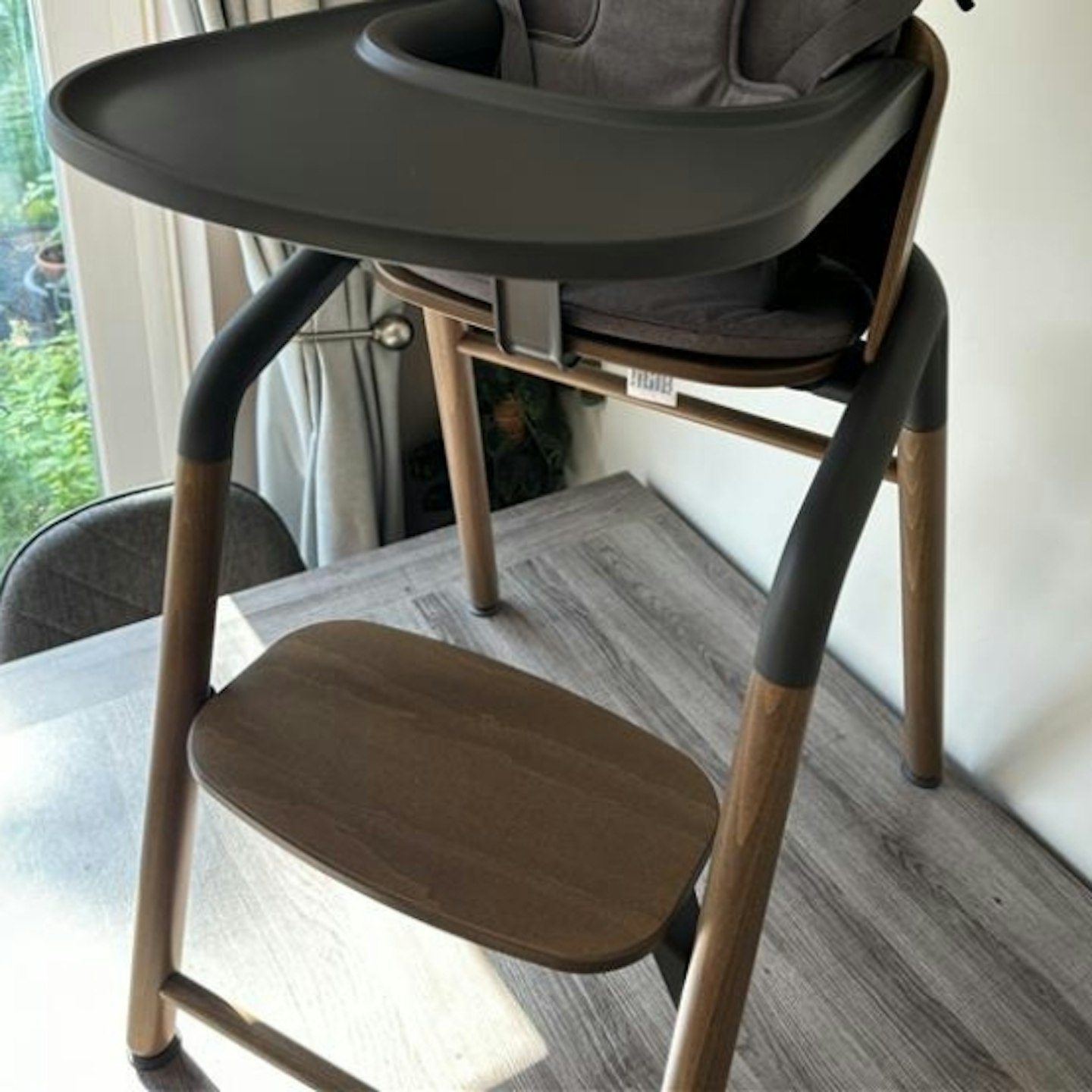 footrest and legs on the Bugaboo Giraffe high chair