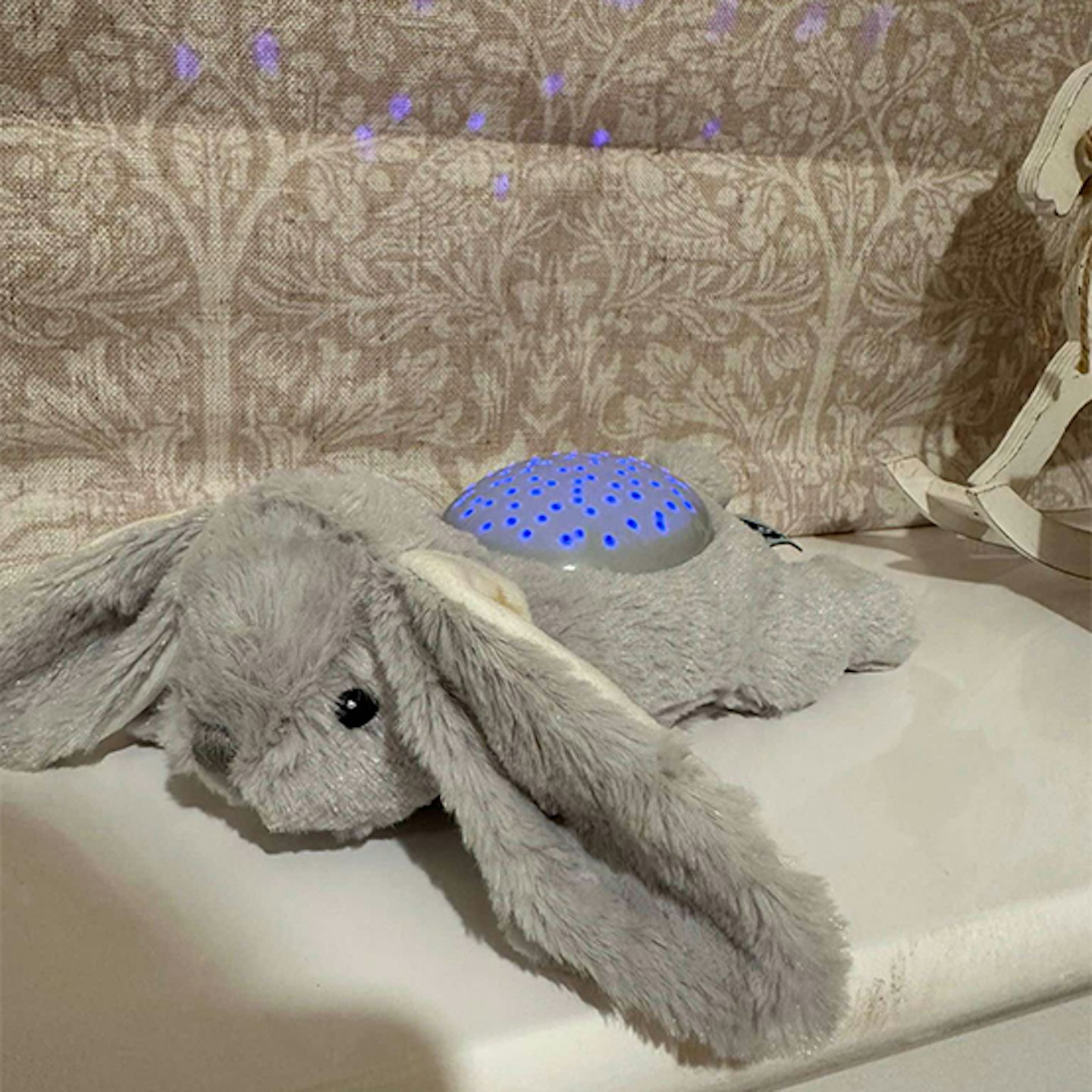 Cloud B Dream Buddies - Benny Bunny Night Light & Projector
