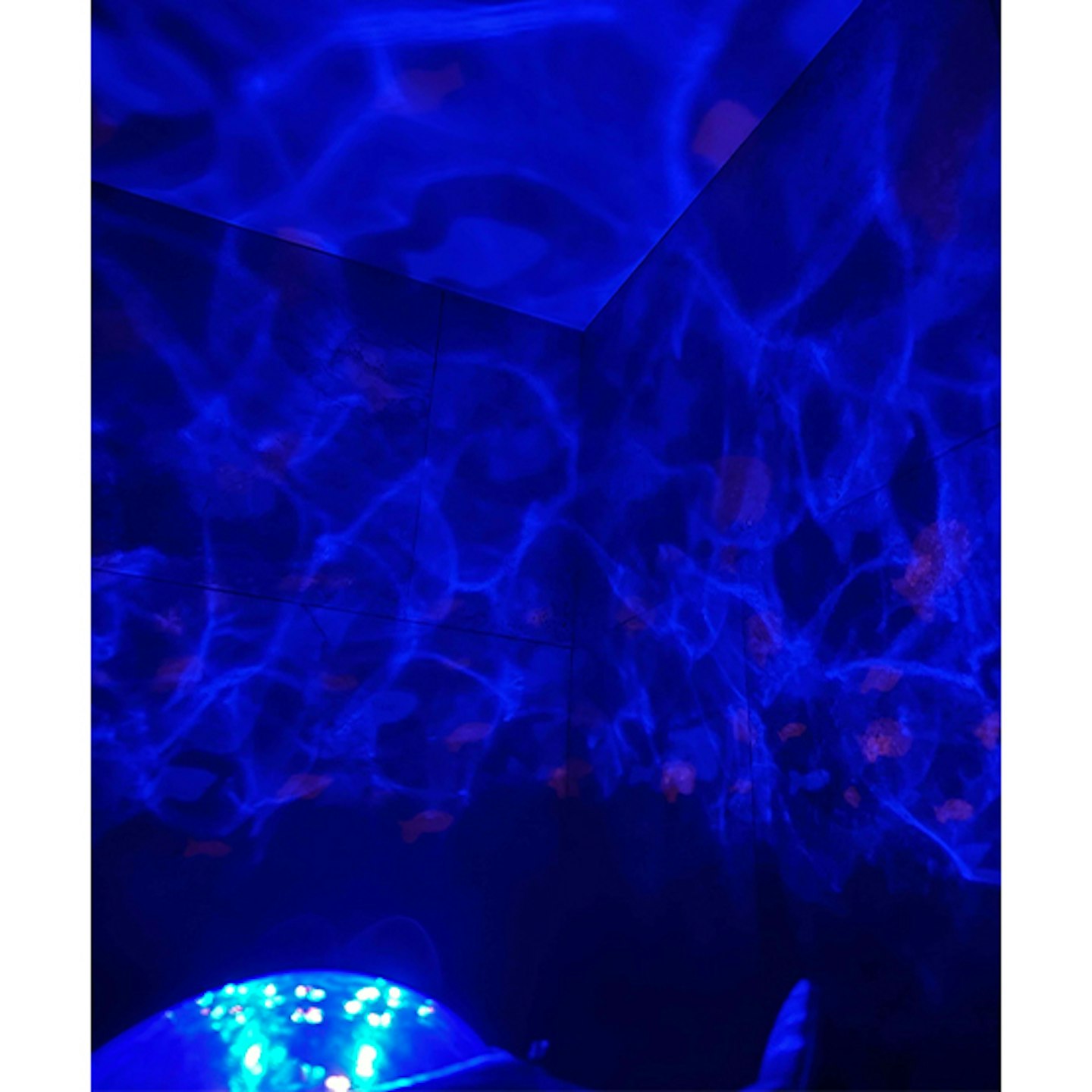 Pabobo projector light on ceiling
