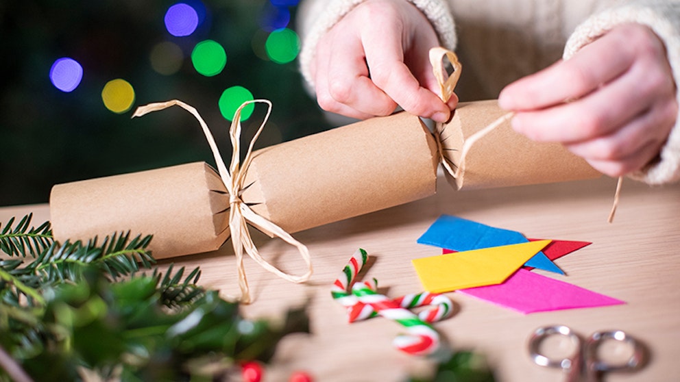 How to make your own Christmas crackers