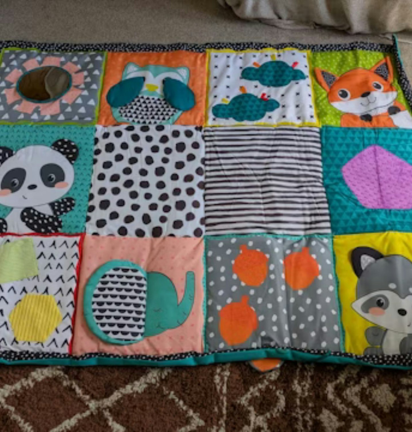 Infantino fold and go giant discovery mat