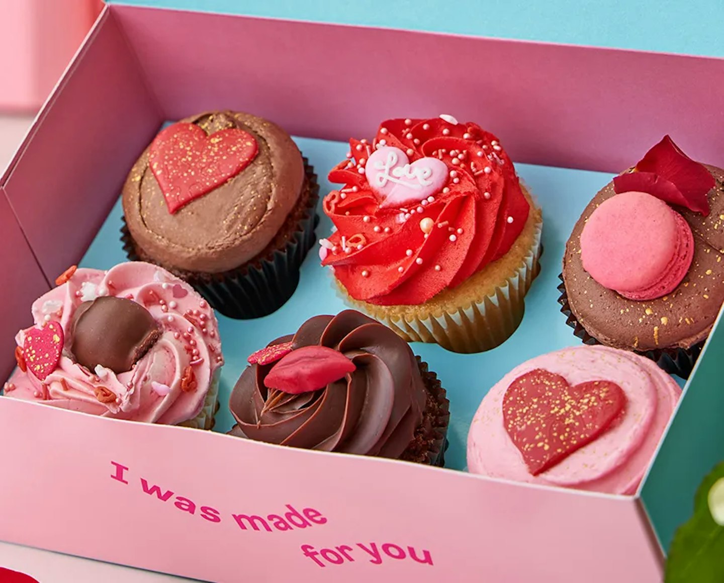 Lola's Cupcakes - Valentines gifts for families