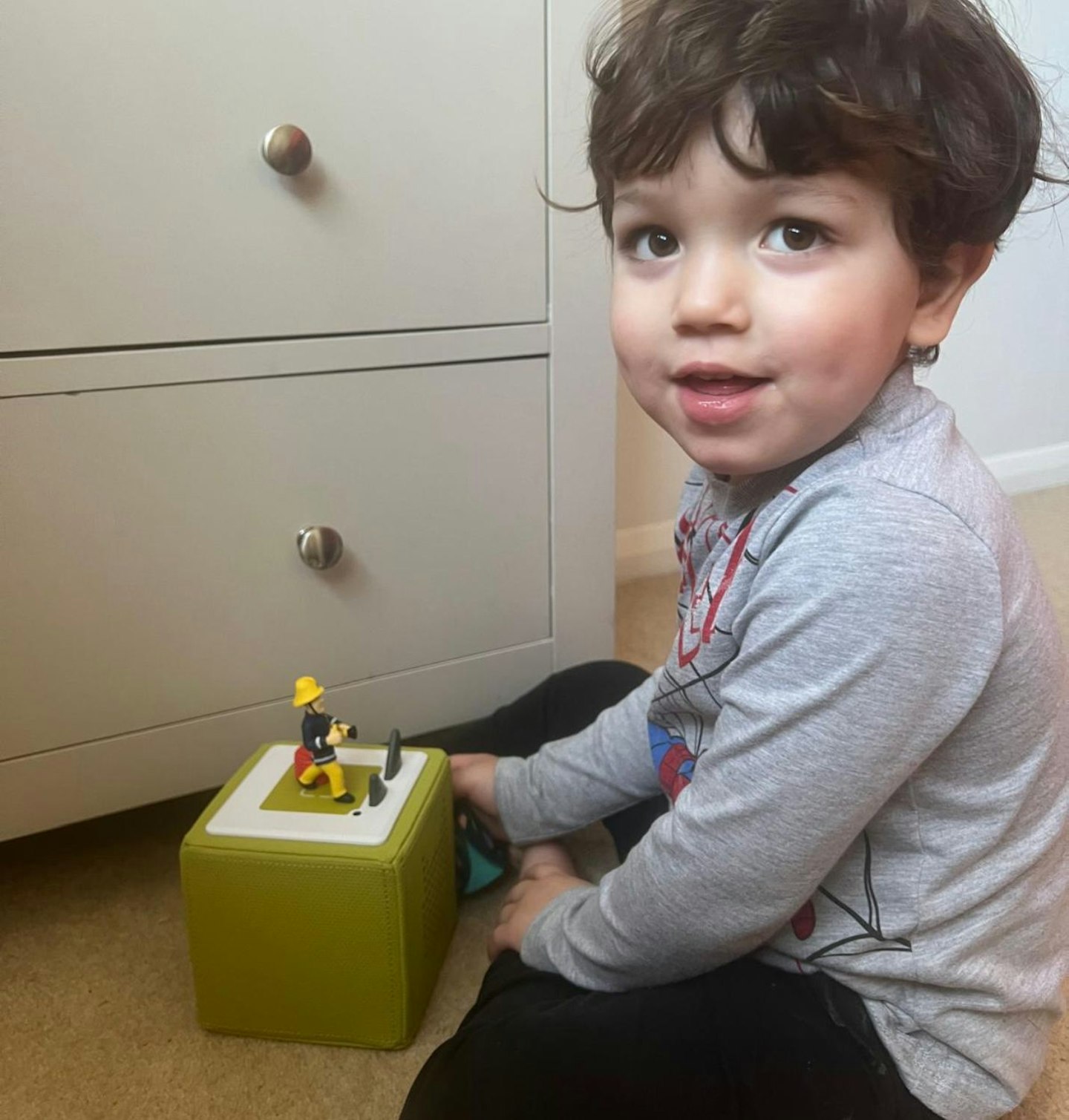 Three year old testing the tonies Toniebox Starter Set