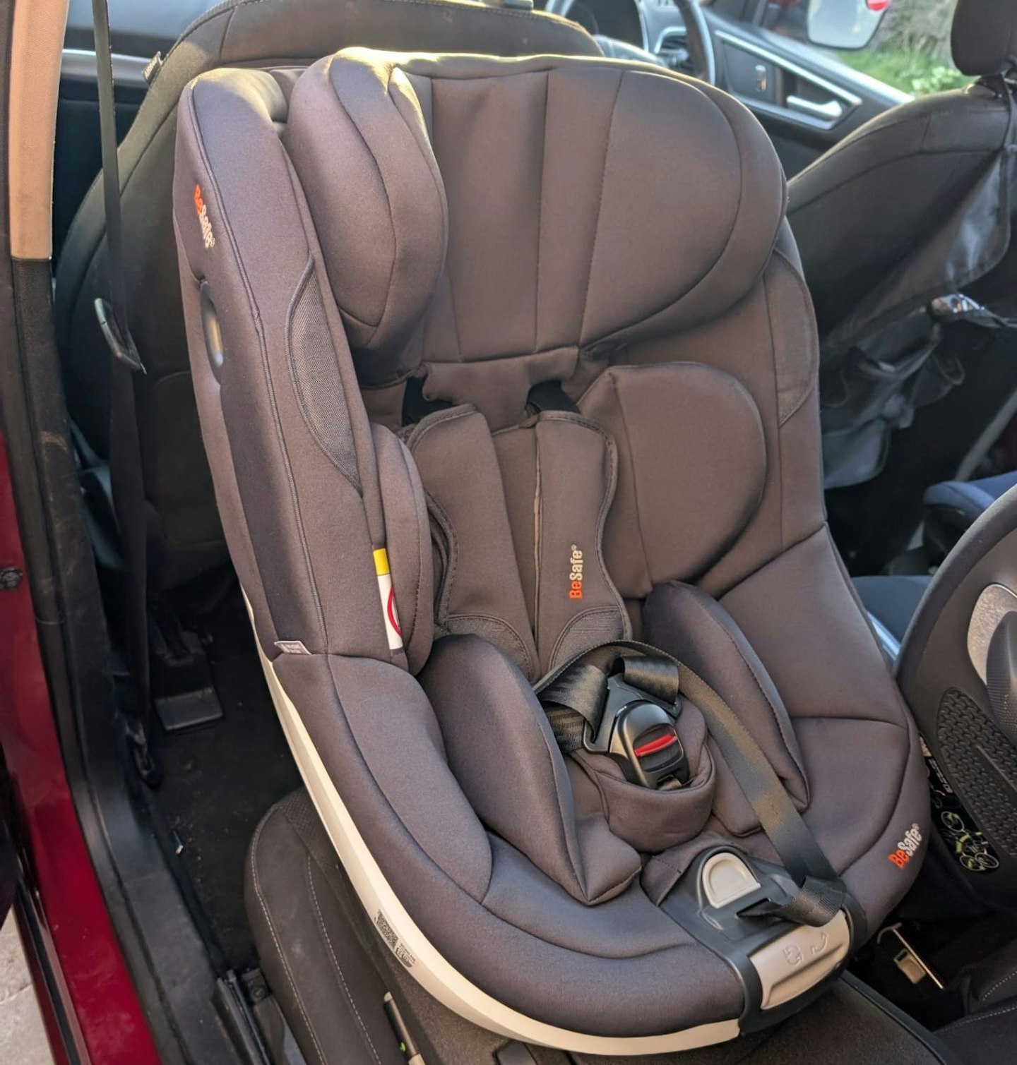 BeSafe Beyond Car Seat in Ford S-Max 