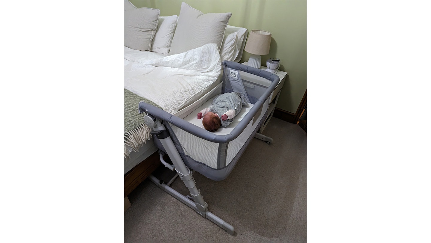 how to fold chicco travel cot