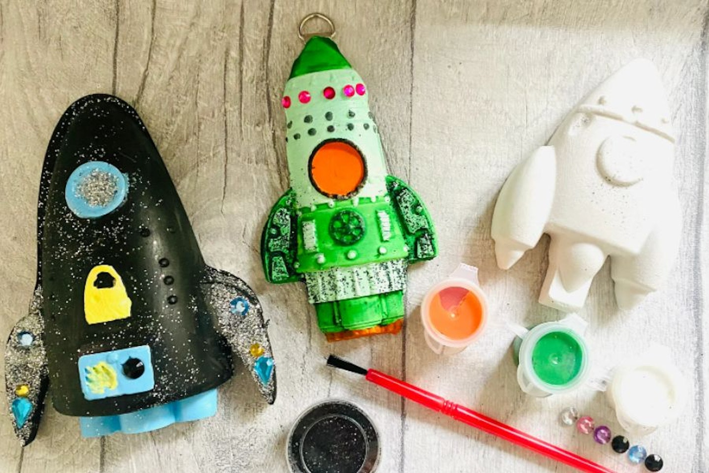 Space party ideas - CraftCabinPartyShop Space Theme Party Bag-Planets Craft Kit 