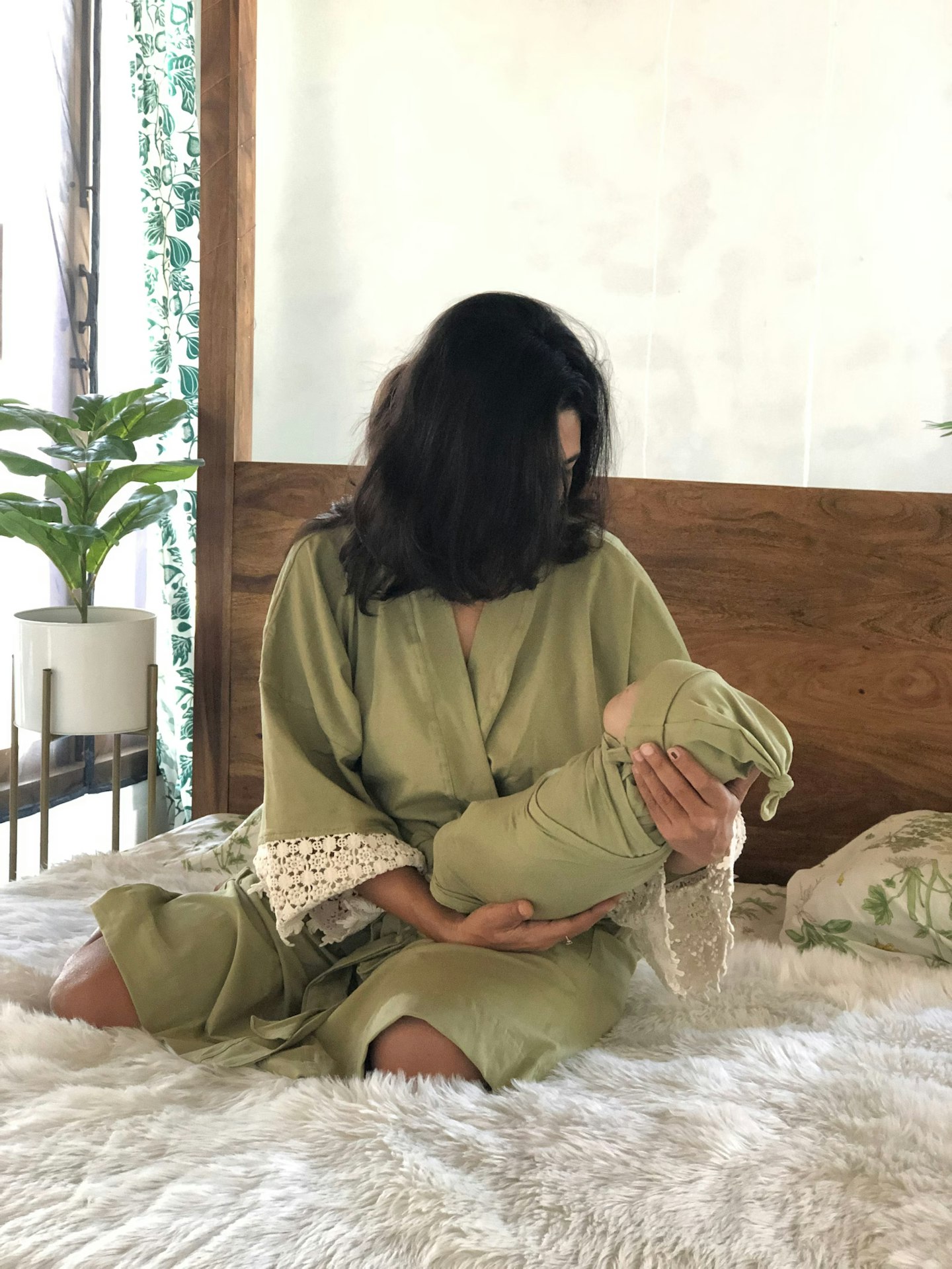 Delivery gown & Maternity clothes