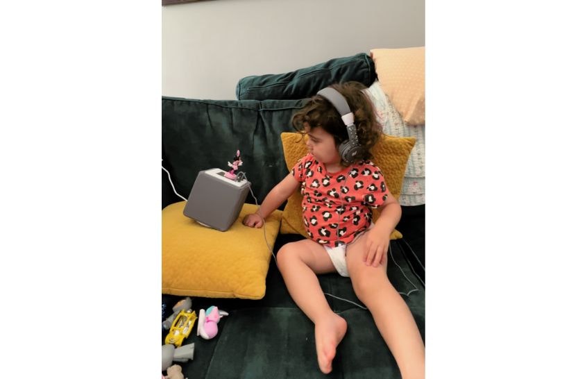 child playing with Toniebox