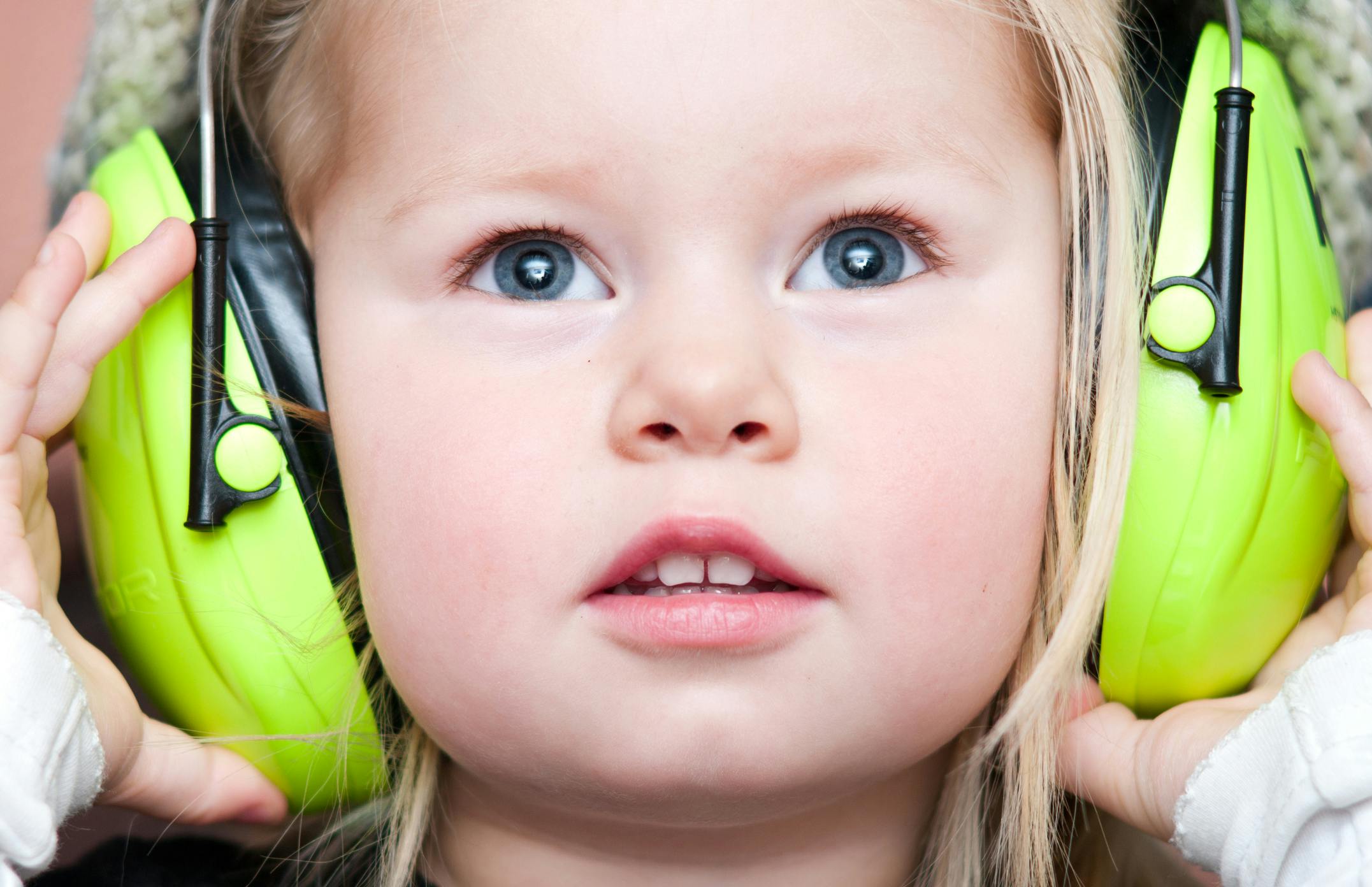 Noise cancelling headphones to store block out baby crying