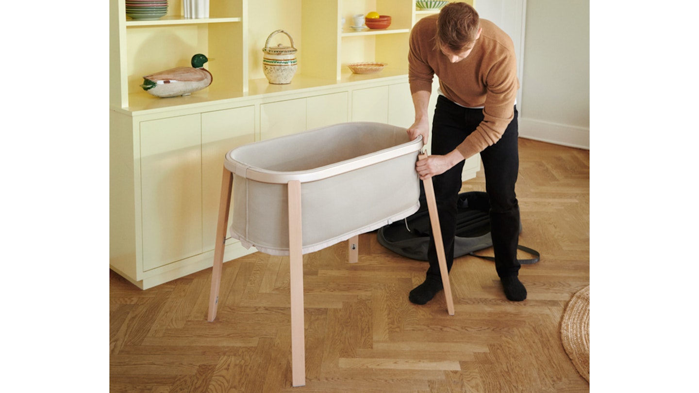 Assembling the Snoozi bassinet