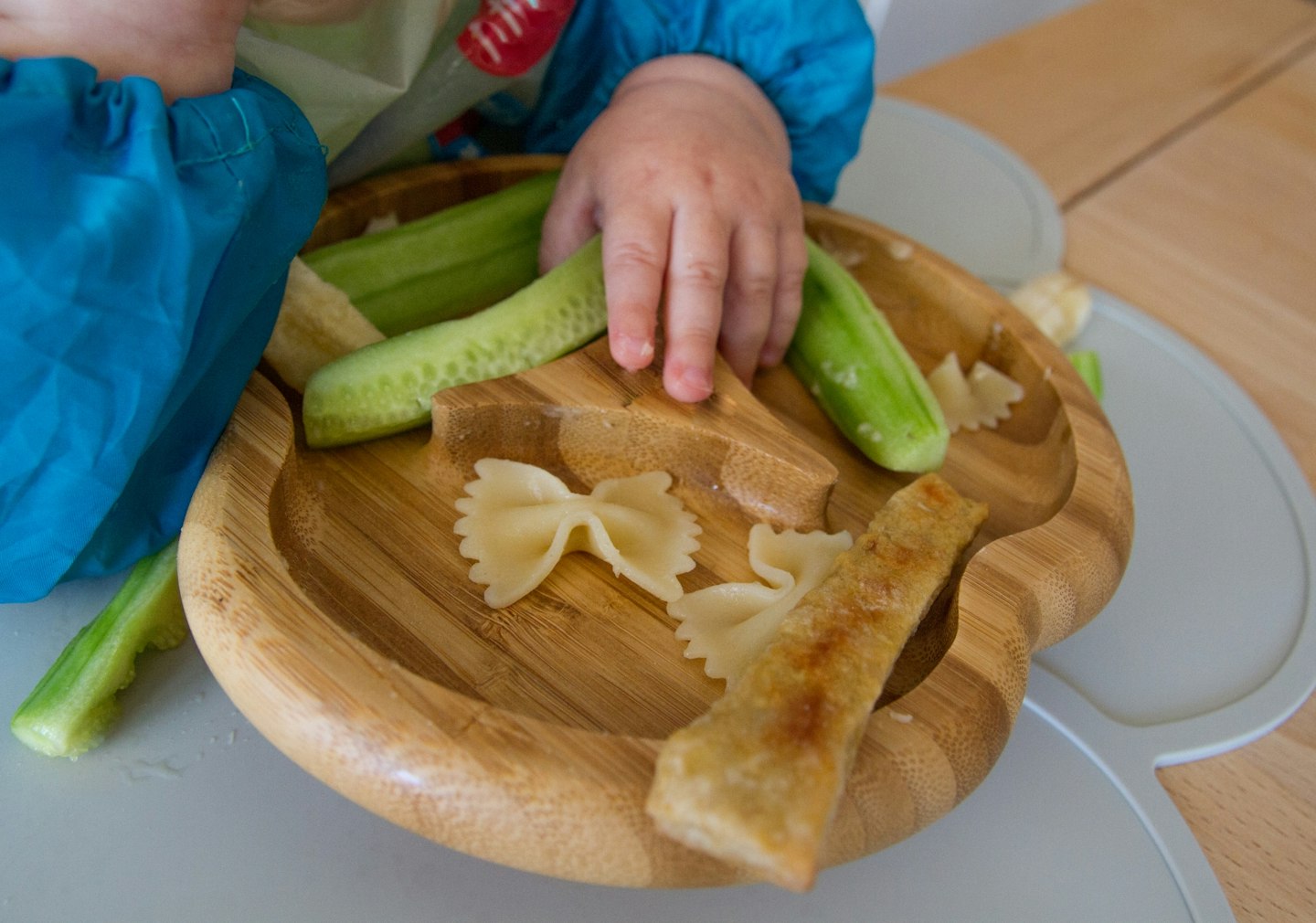 baby hands grabbing for food⁠