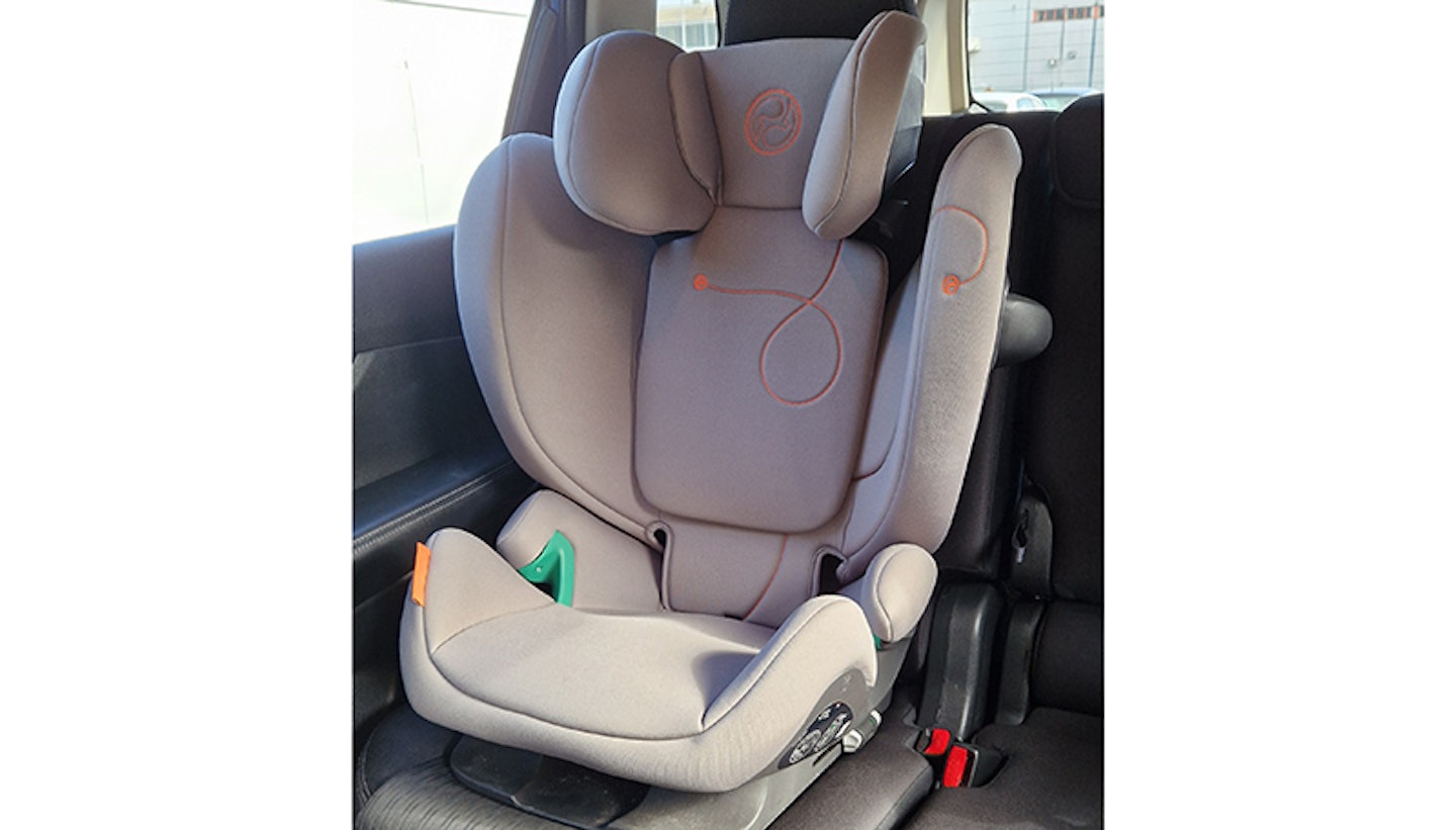 cybex solution g ifix in car