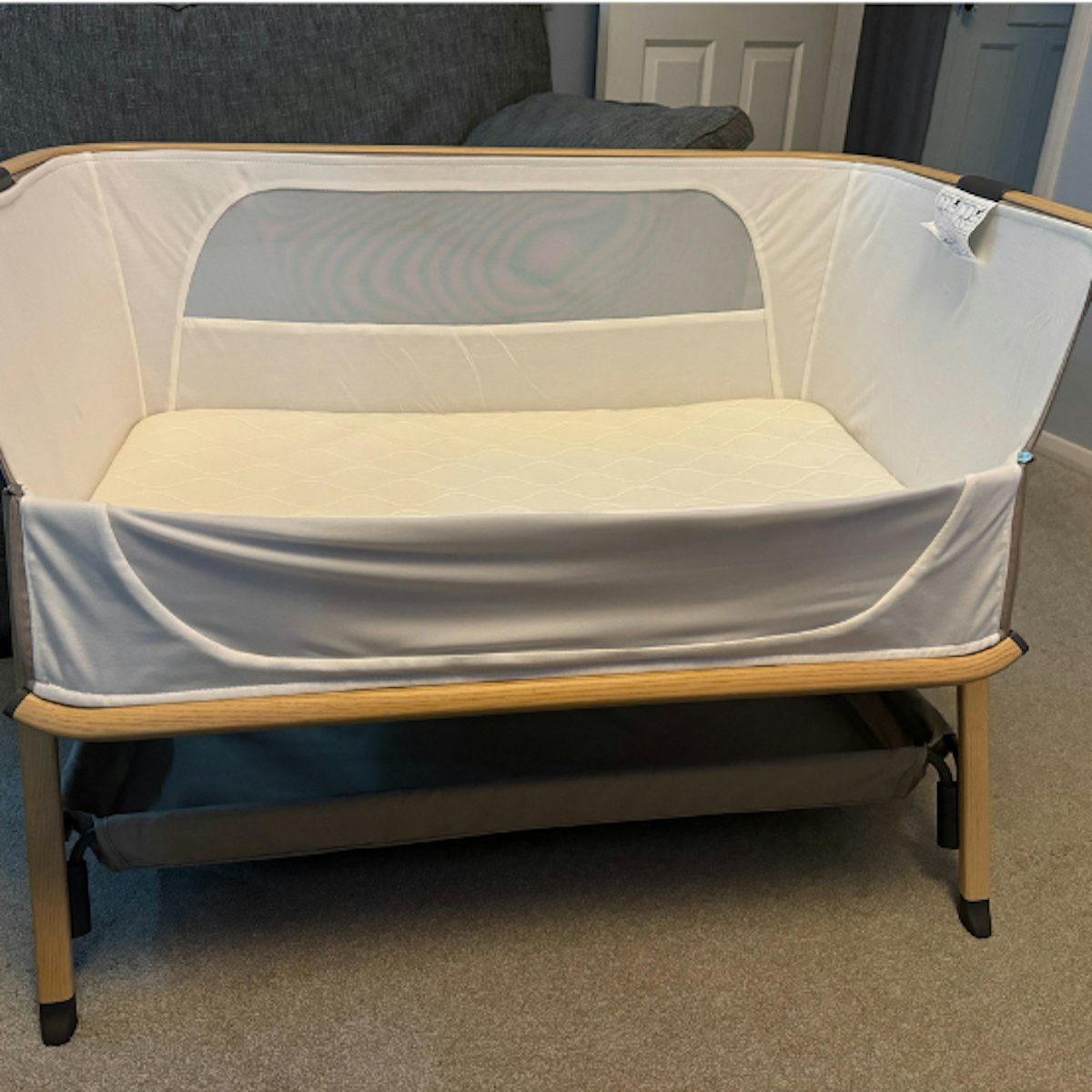 Silver Cross Lunar Bedside Crib Review 2024 silver-cross-lunar-bedside-crib-review-2024
