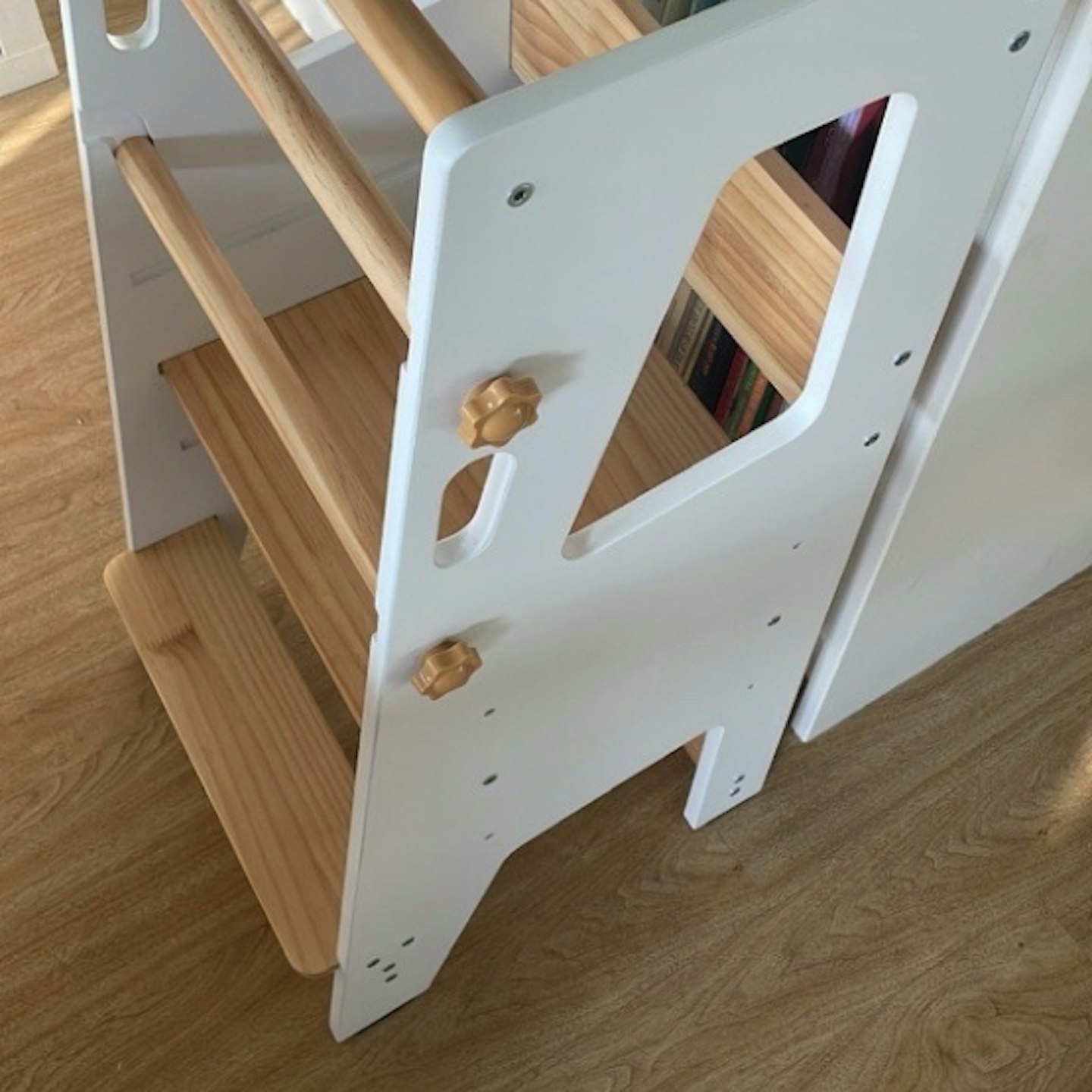 bottom steps of the Cara Mia Chef toddler tower