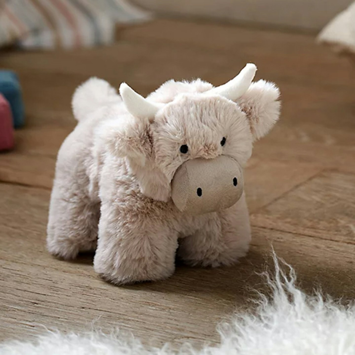 Hattie Highland Cow White Company