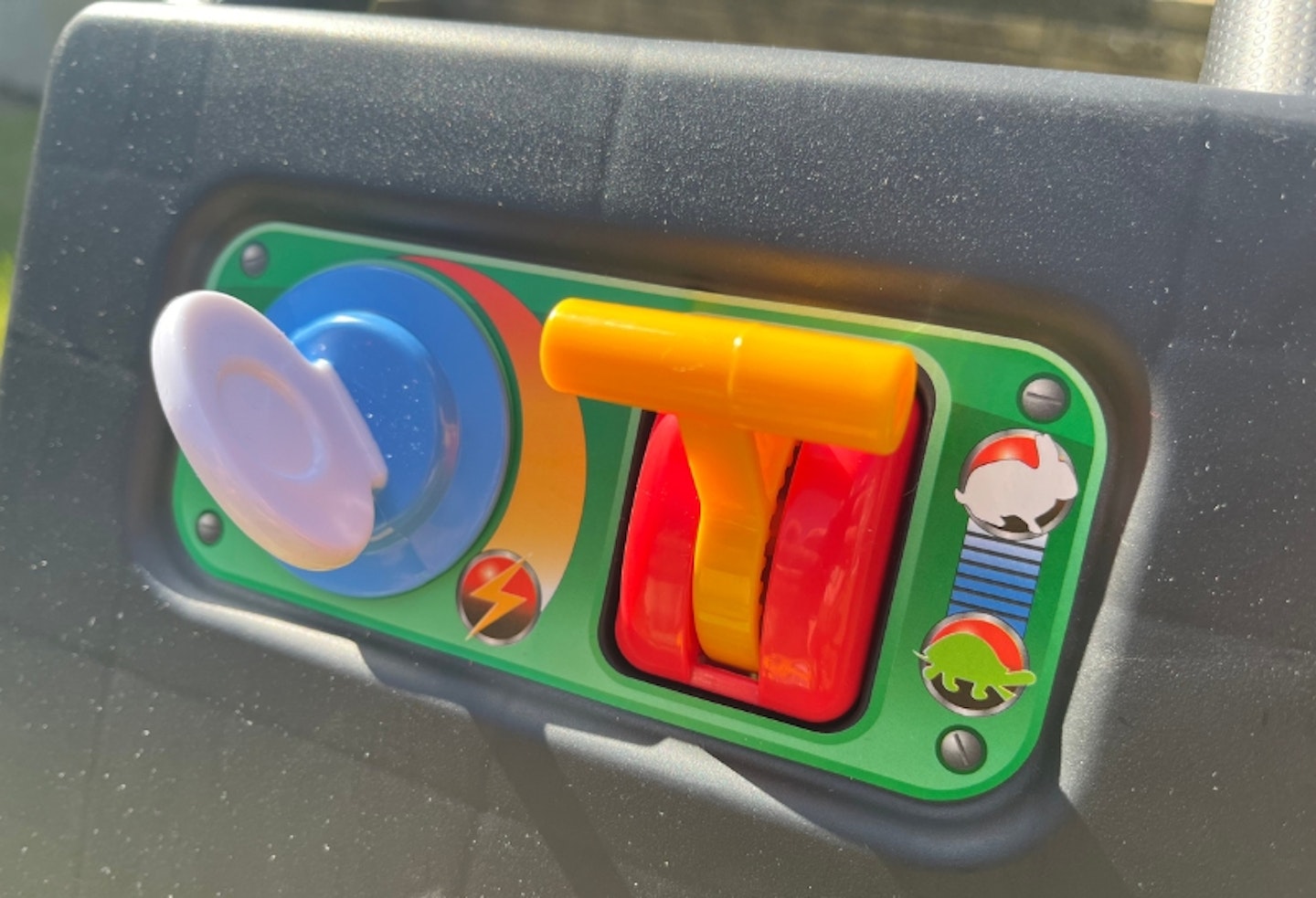 buttons and keys on the Little Tikes Lawnmower