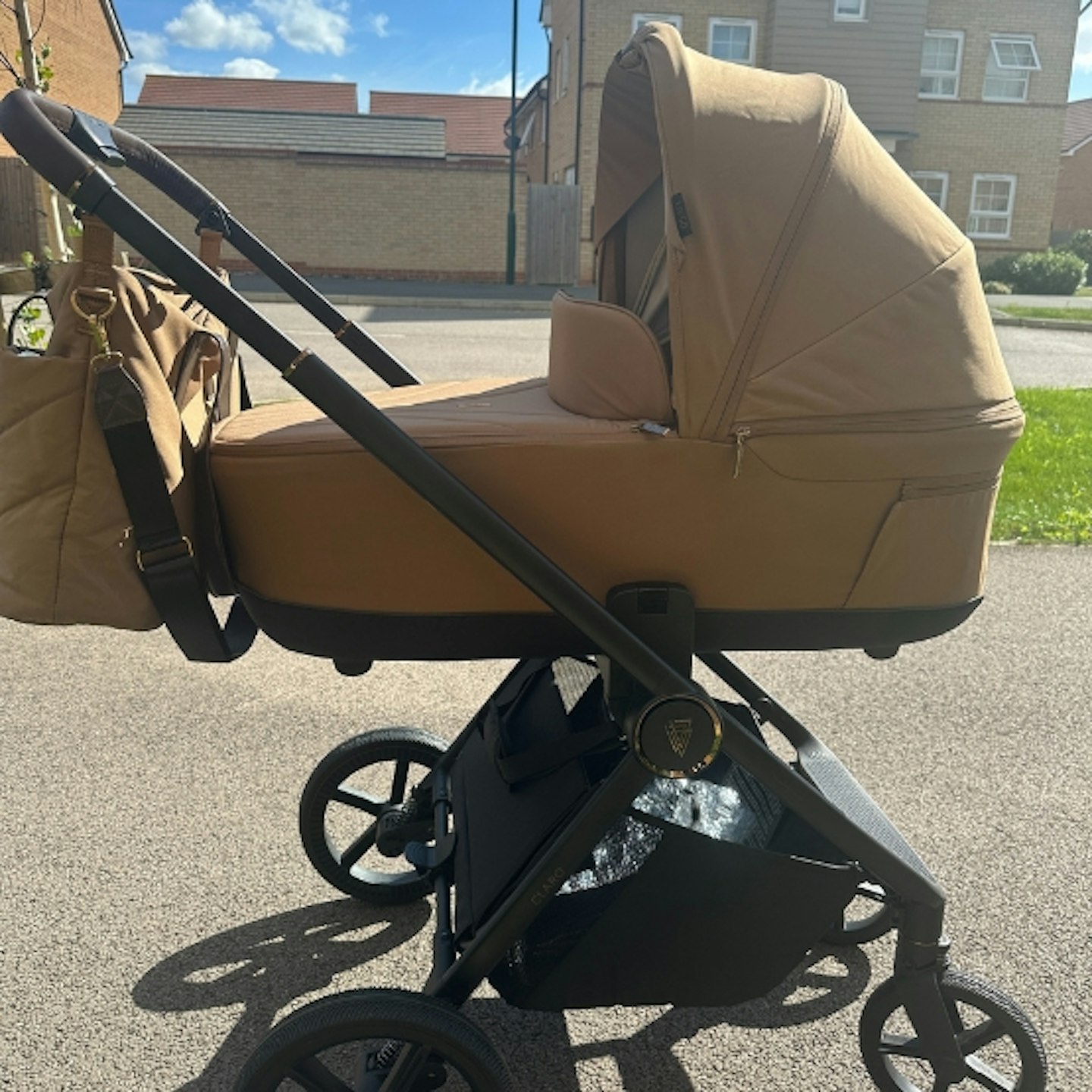 side photo of the Venicci Claro 3-in-1 plus travel system