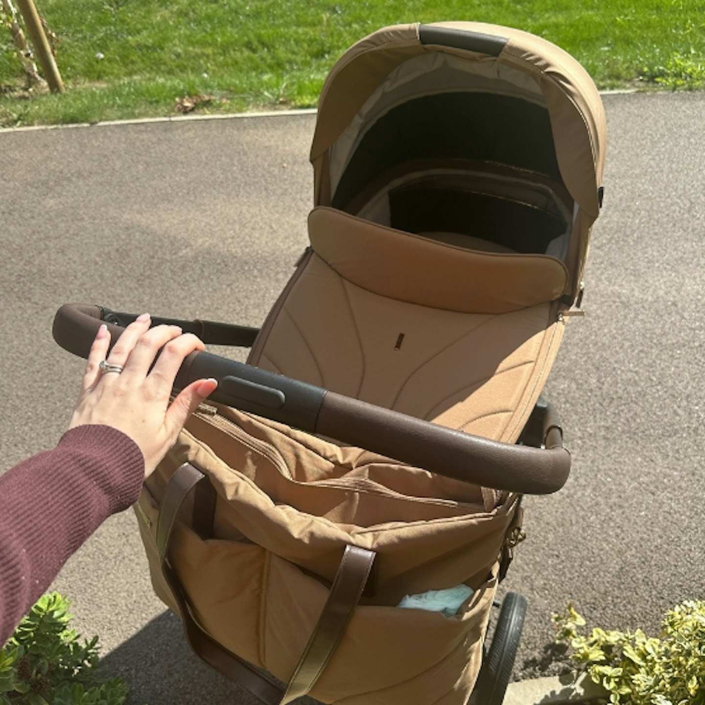 look at top of the Venicci Claro 3-in-1 plus travel system