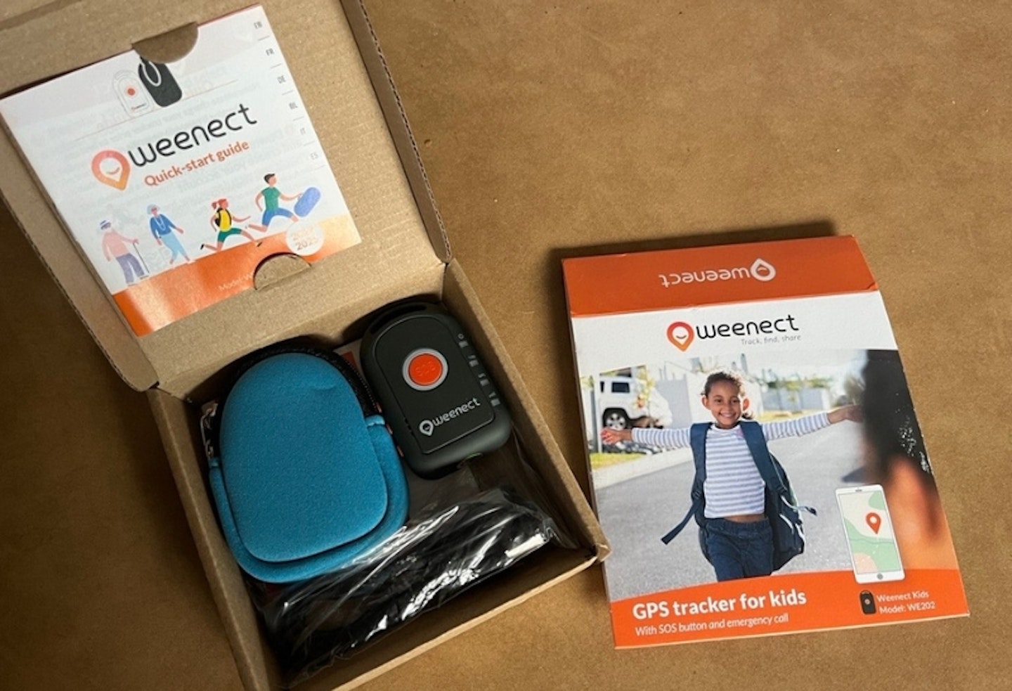 Weenect Kids in the packaging box