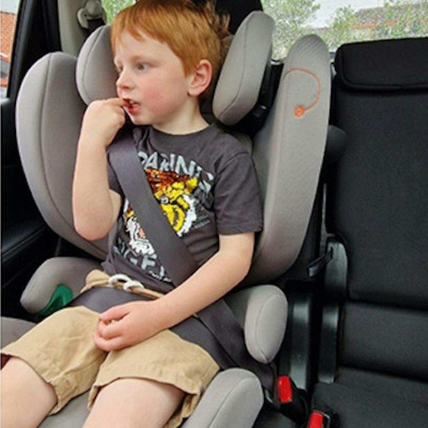 Child sitting in the Cybex Solution G i-Fix car seat