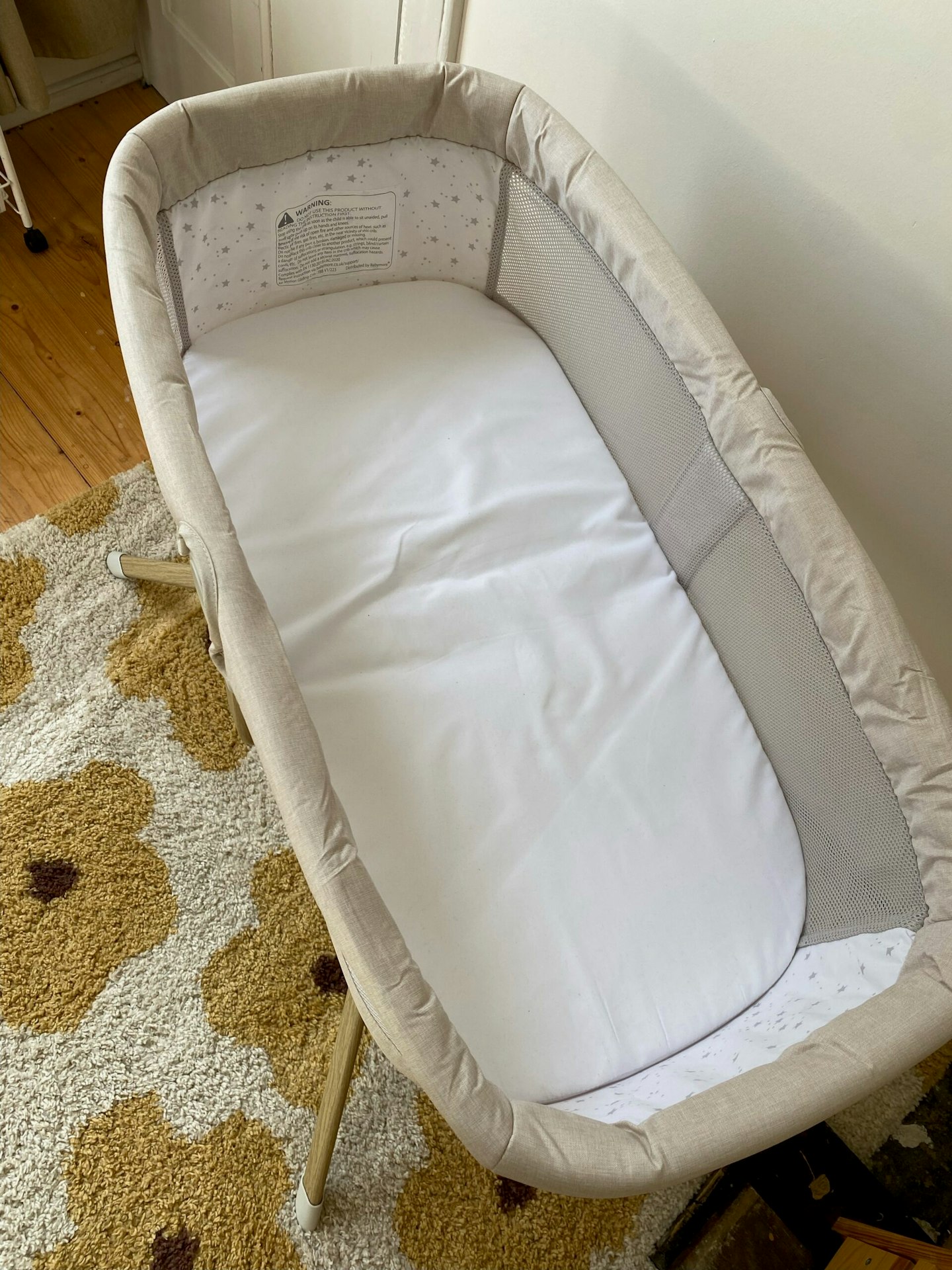 Babymore Gliding Crib interior