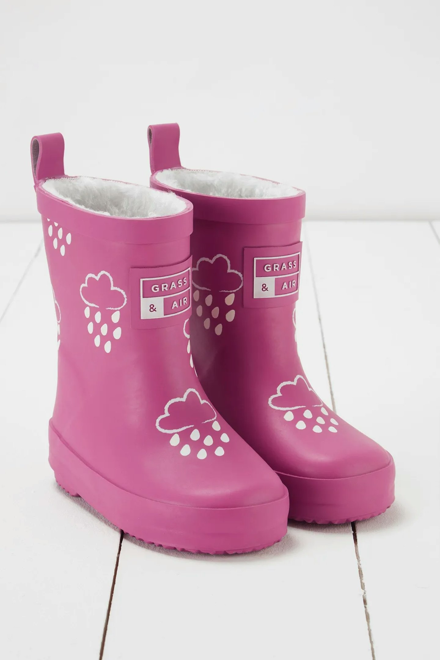 Grass & Air Colour-Changing Wellies in pink with fluffy insides 