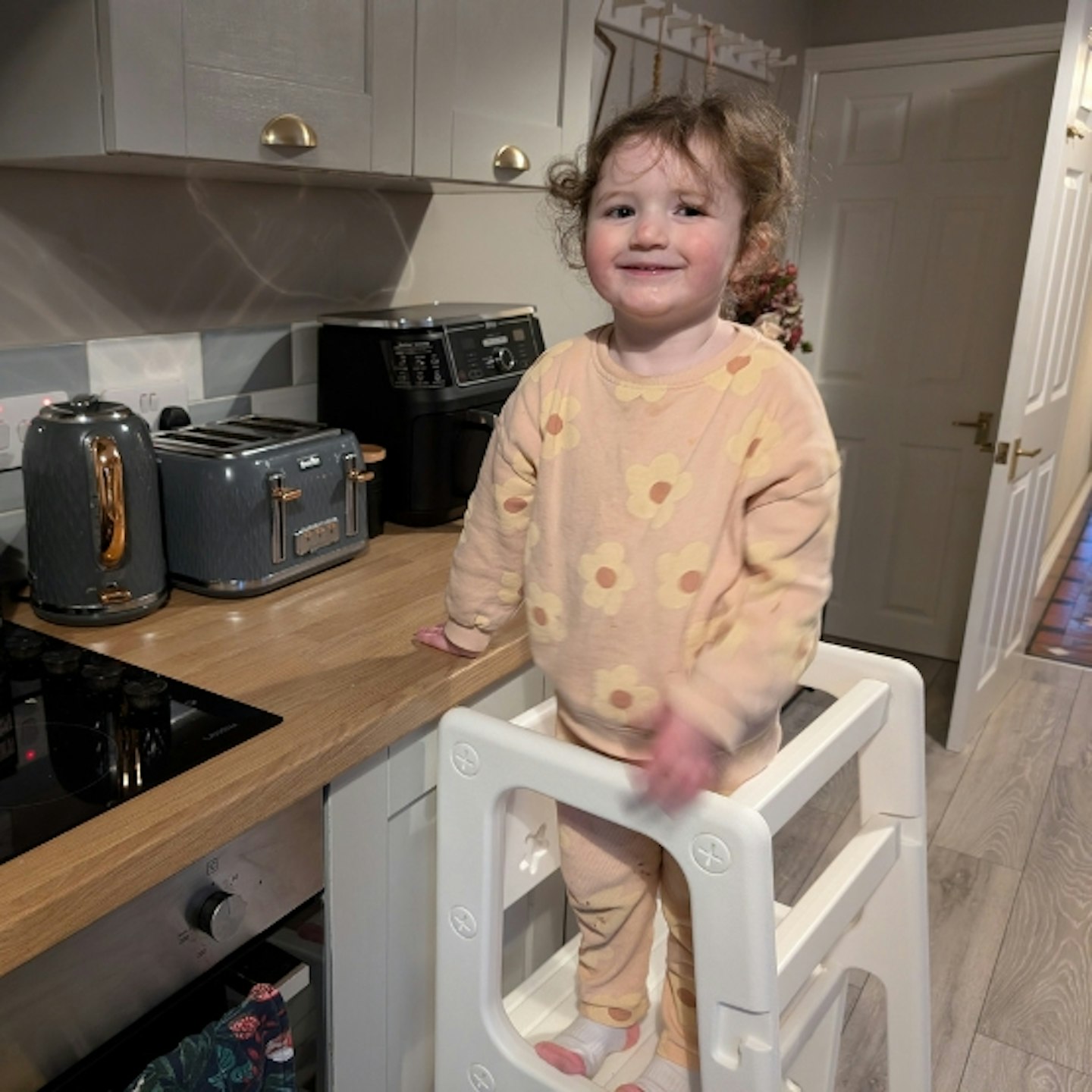 young girl in the HOMCOM Kids Standing Platform