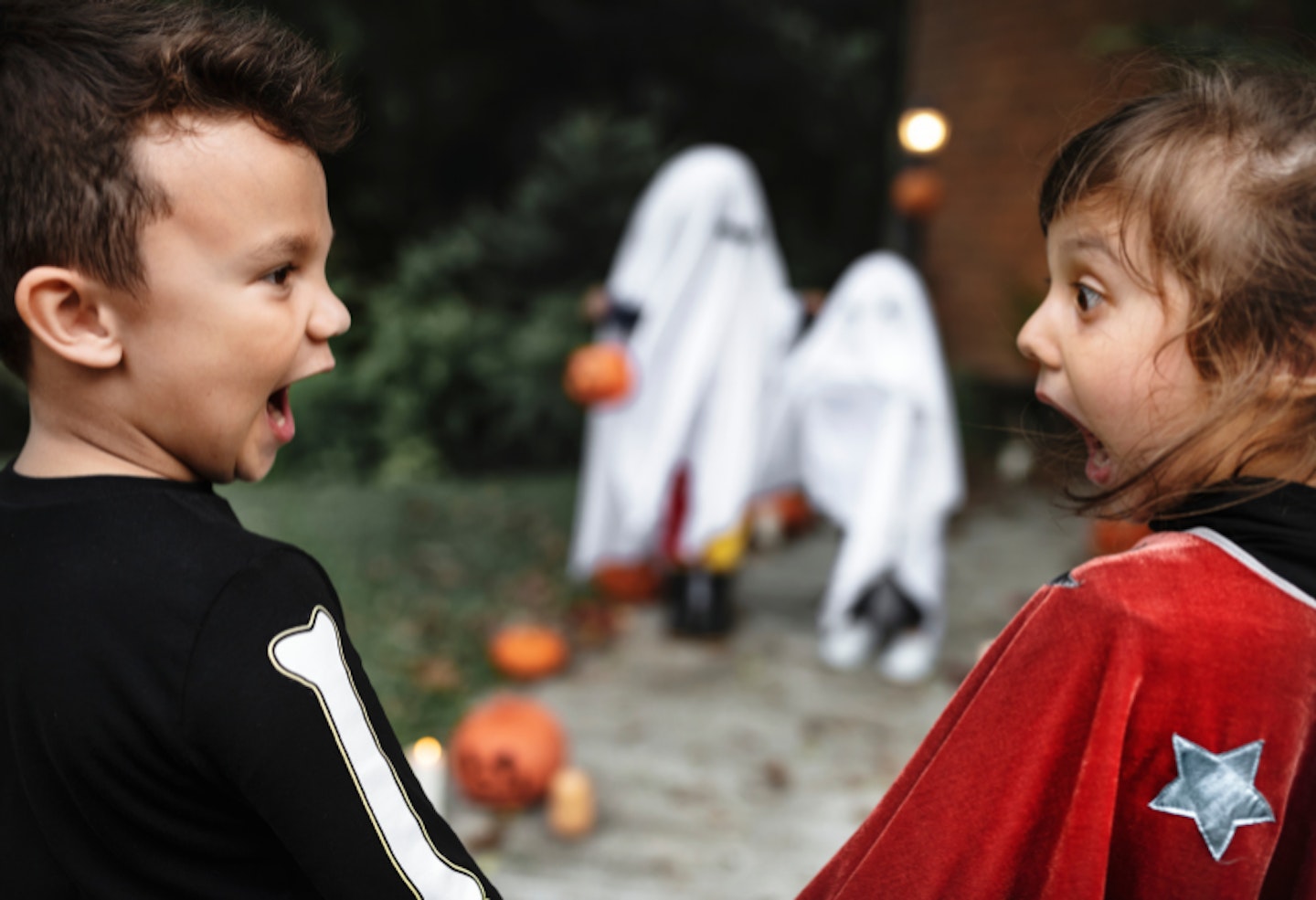 kids scared by ghost costumes