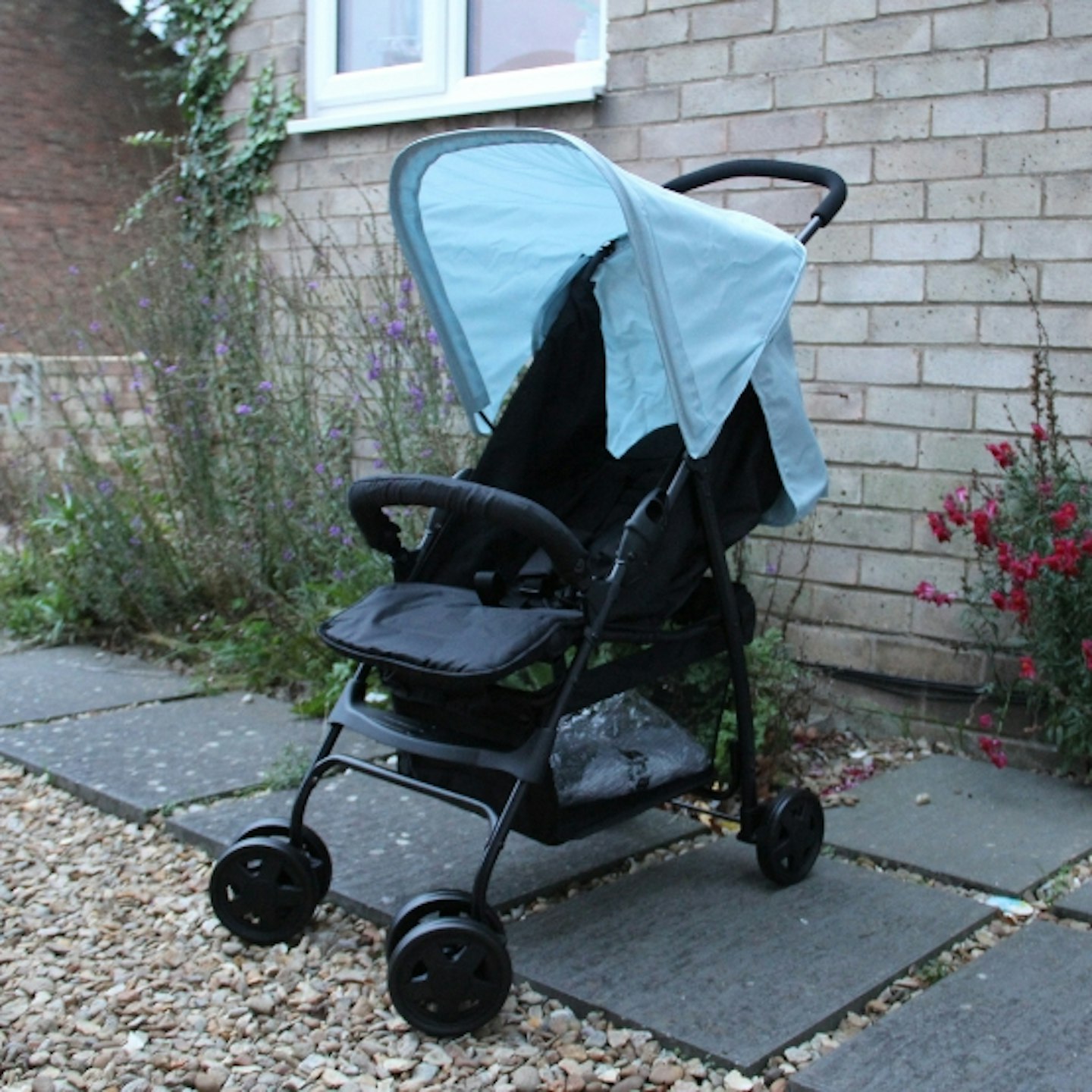 Hauck Lightweight Sport Pushchair outside