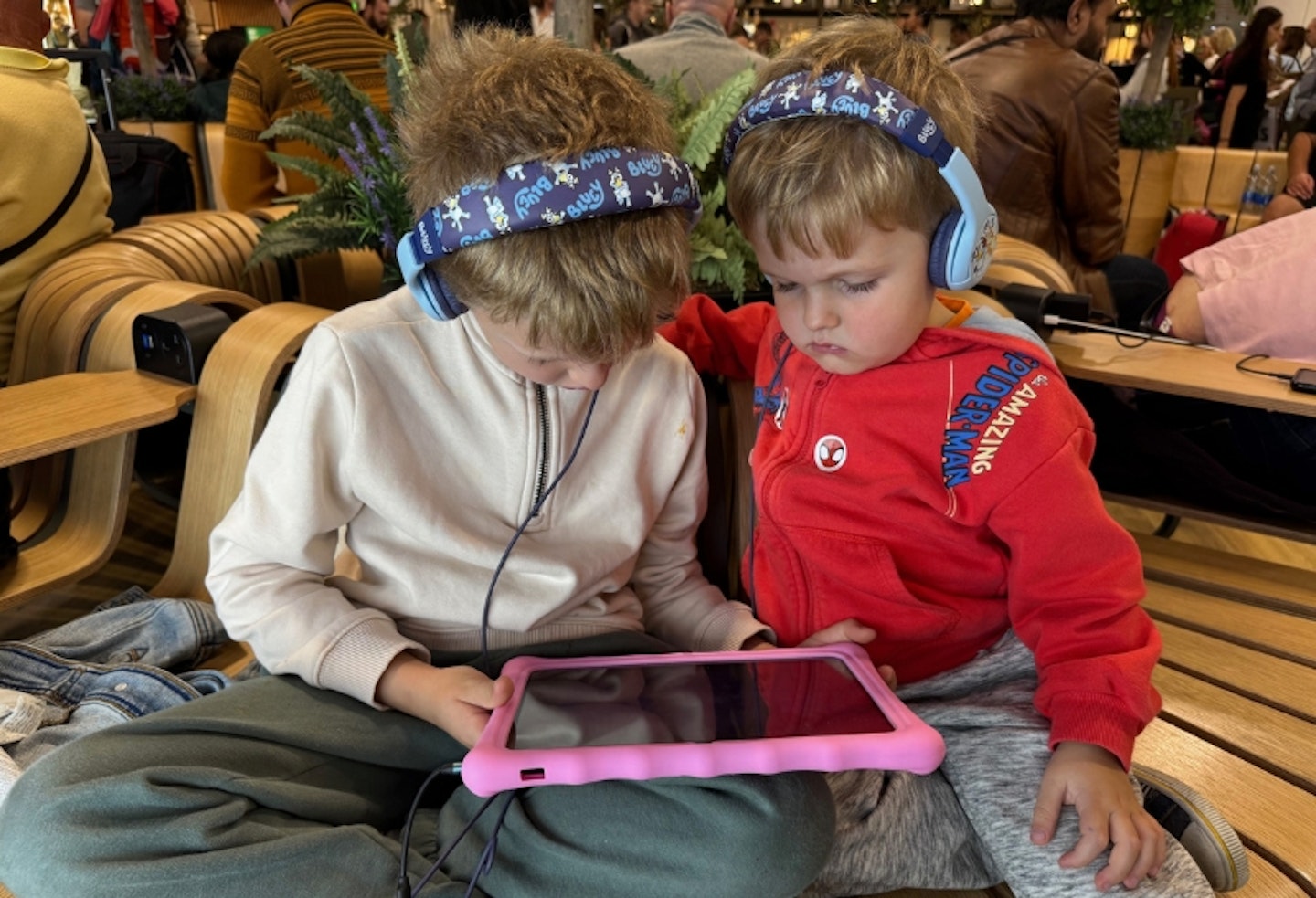 two young children using the Kids Veidoo Android Tablet