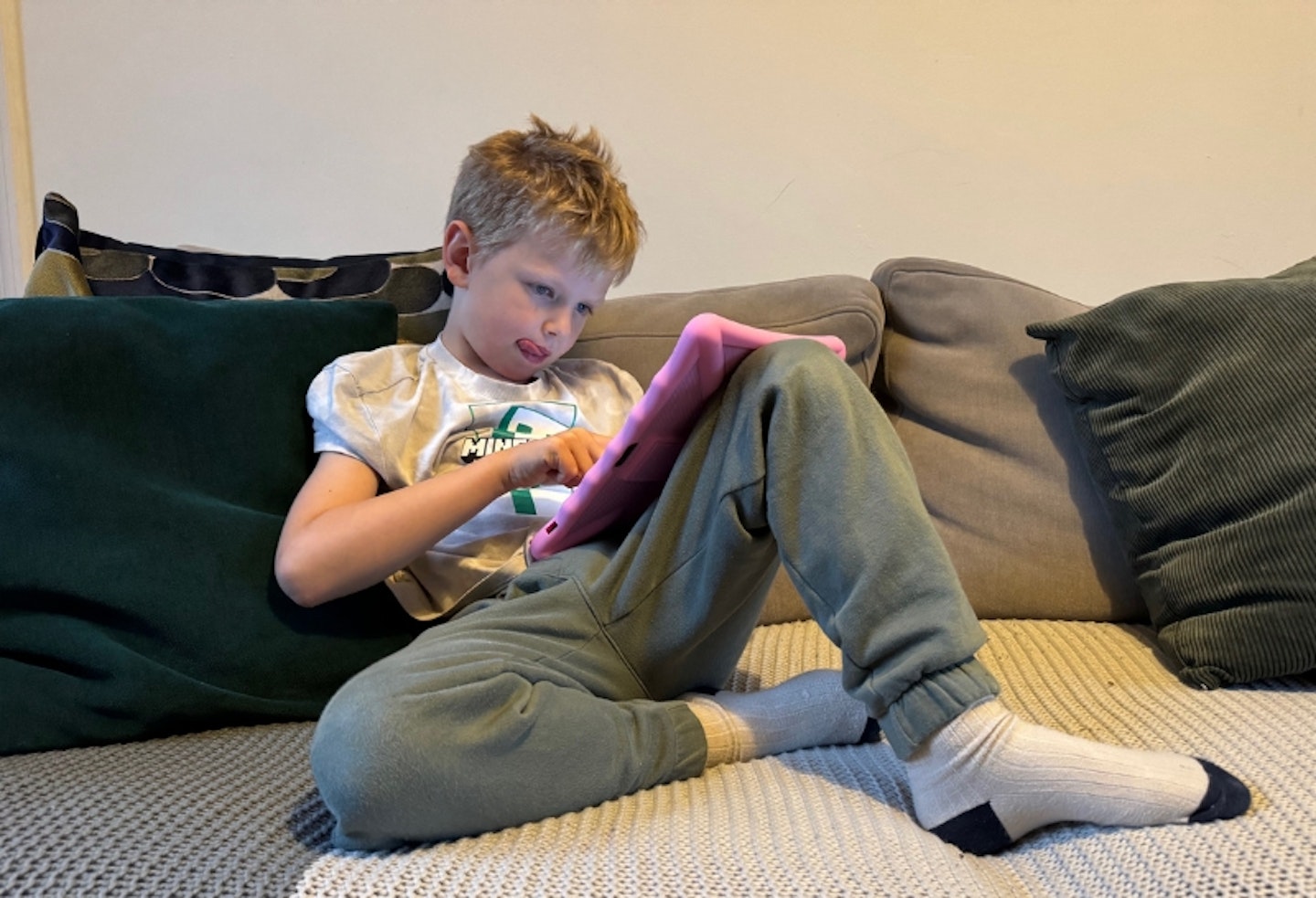 young boy using the Kids Veidoo Android Tablet