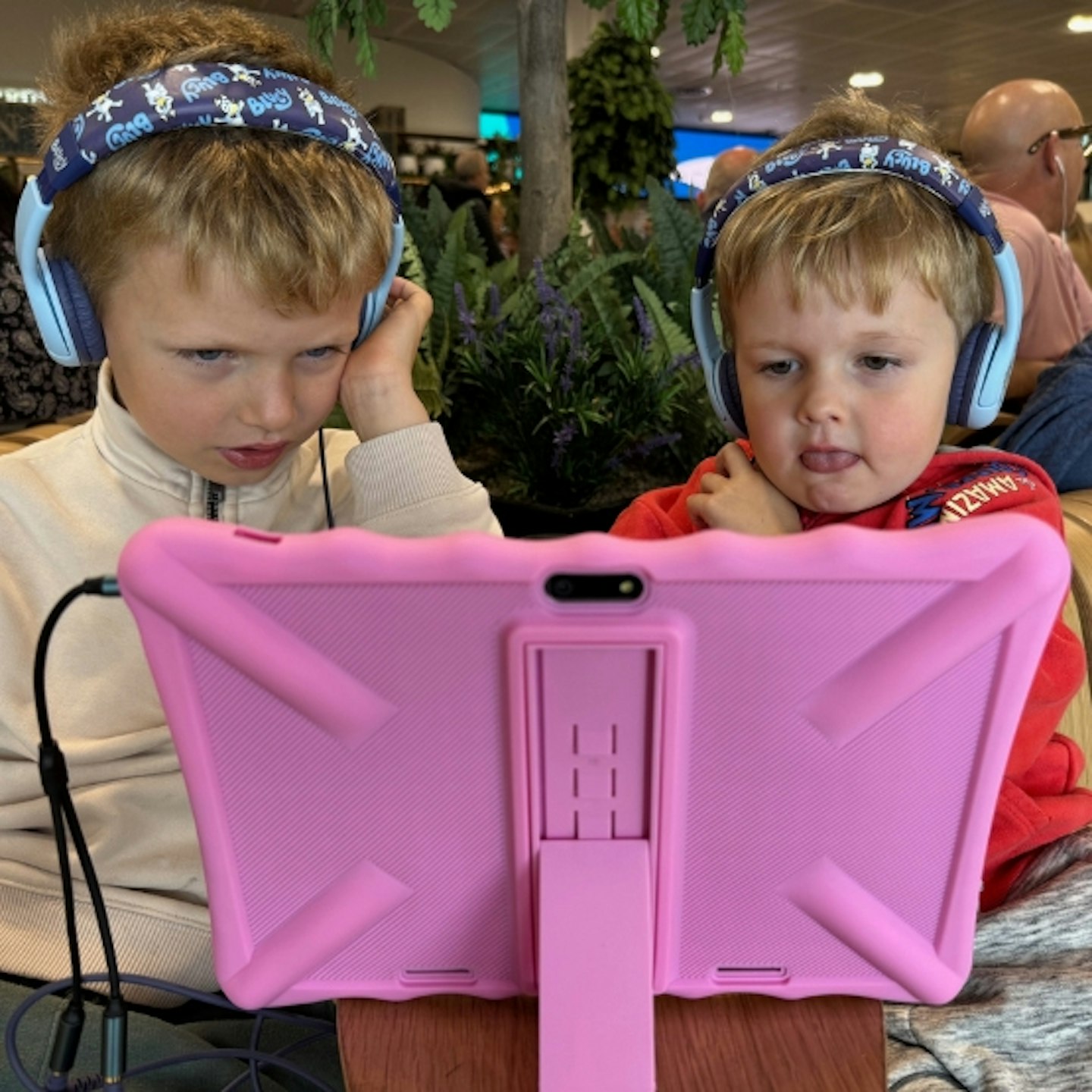 two young children using the Kids Veidoo Android Tablet